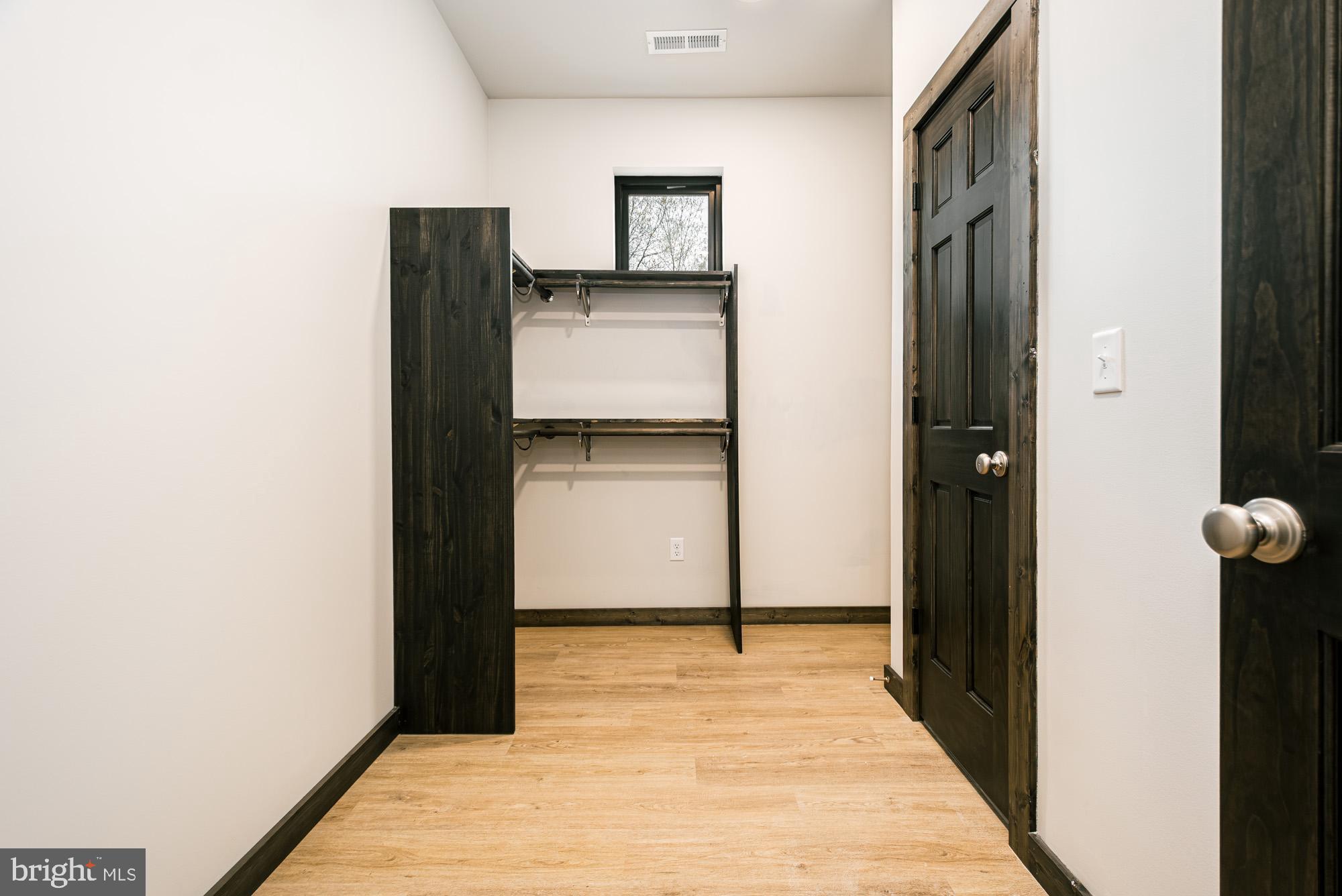 COUNTRY CLUB ACRES - Residential