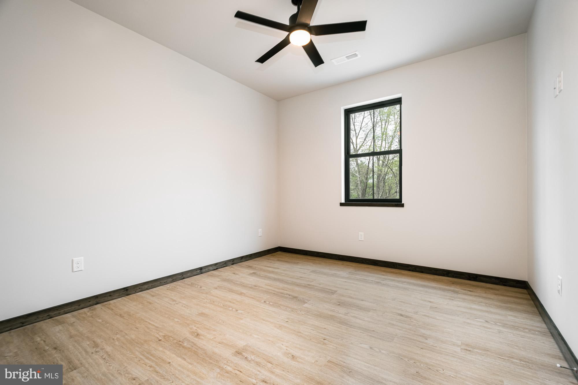 COUNTRY CLUB ACRES - Residential