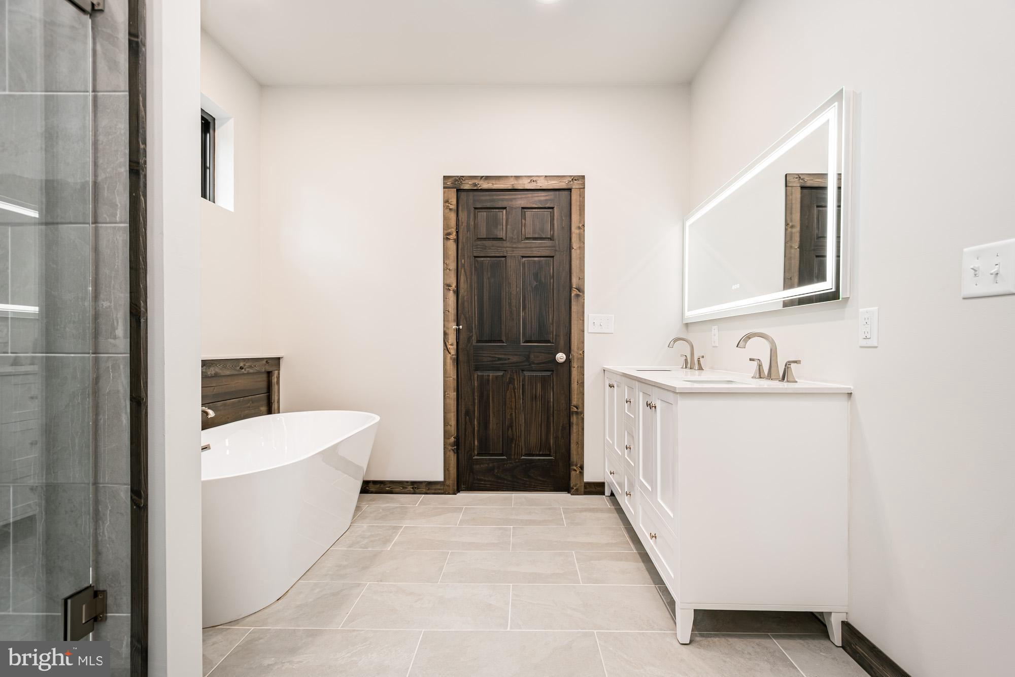 COUNTRY CLUB ACRES - Residential