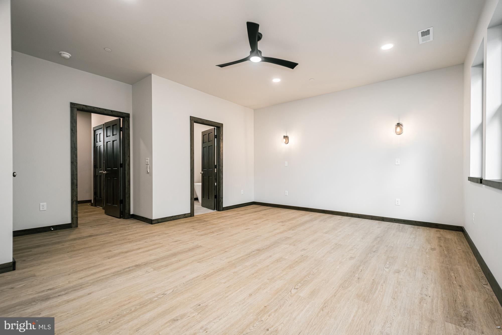 COUNTRY CLUB ACRES - Residential