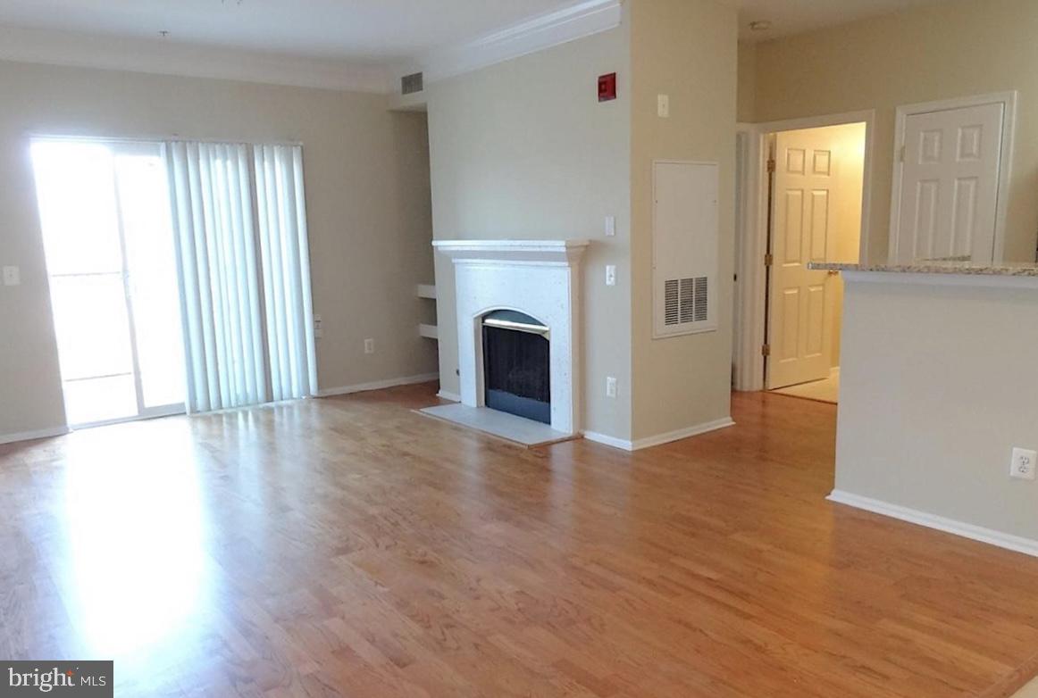 1591 SPRING GATE DRIVE 3310