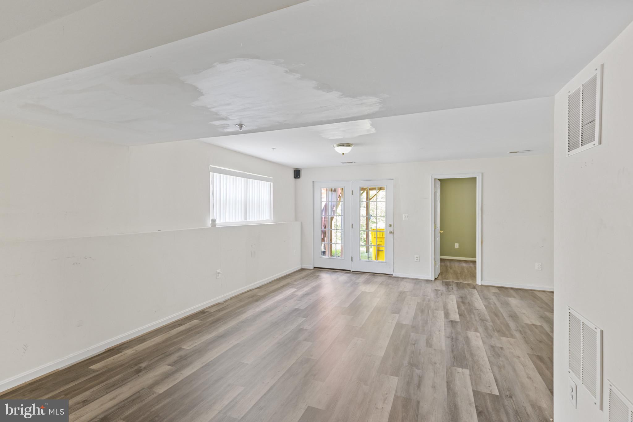 SEVEN OAKS - Residential