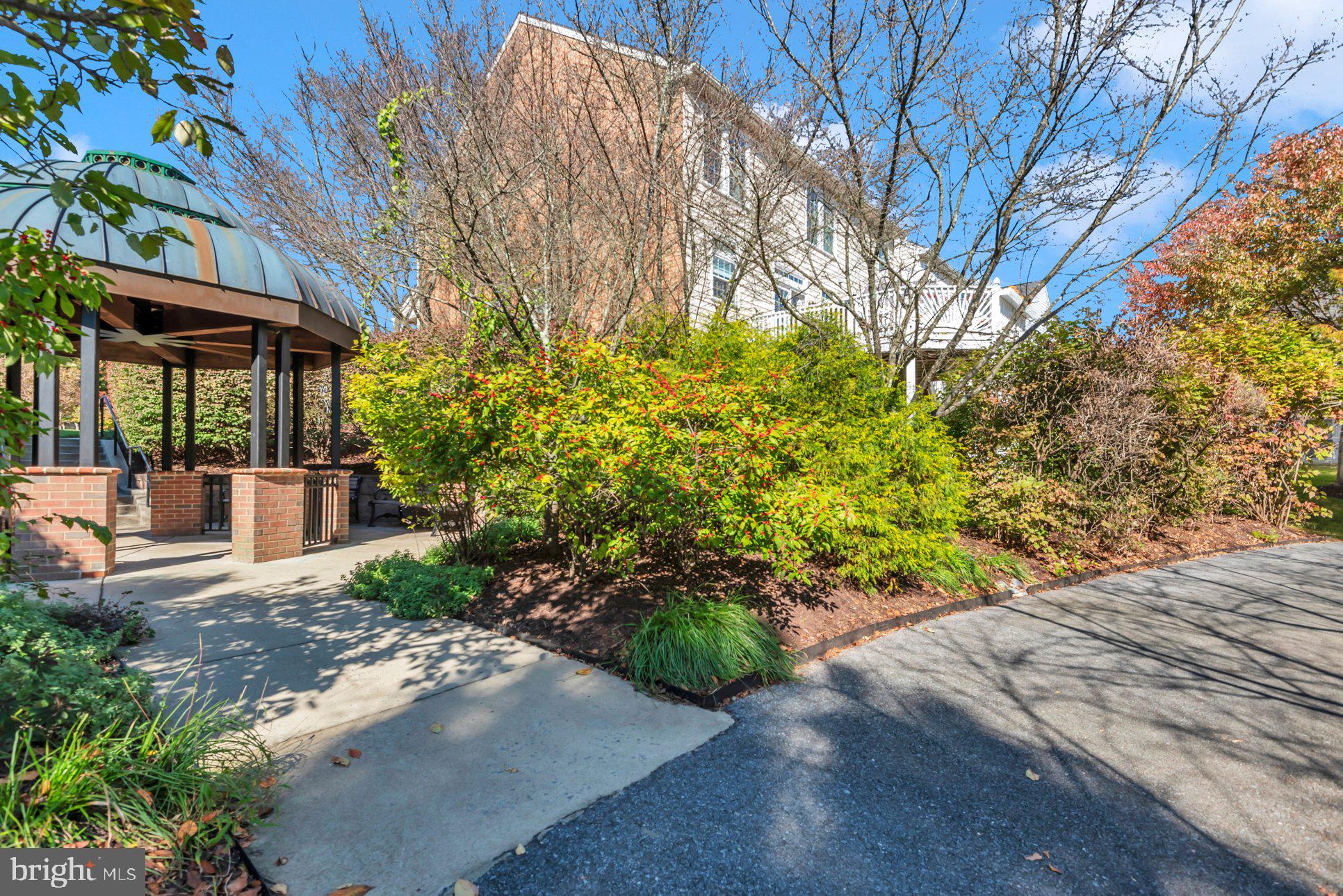 QUINCE ORCHARD PARK - Residential