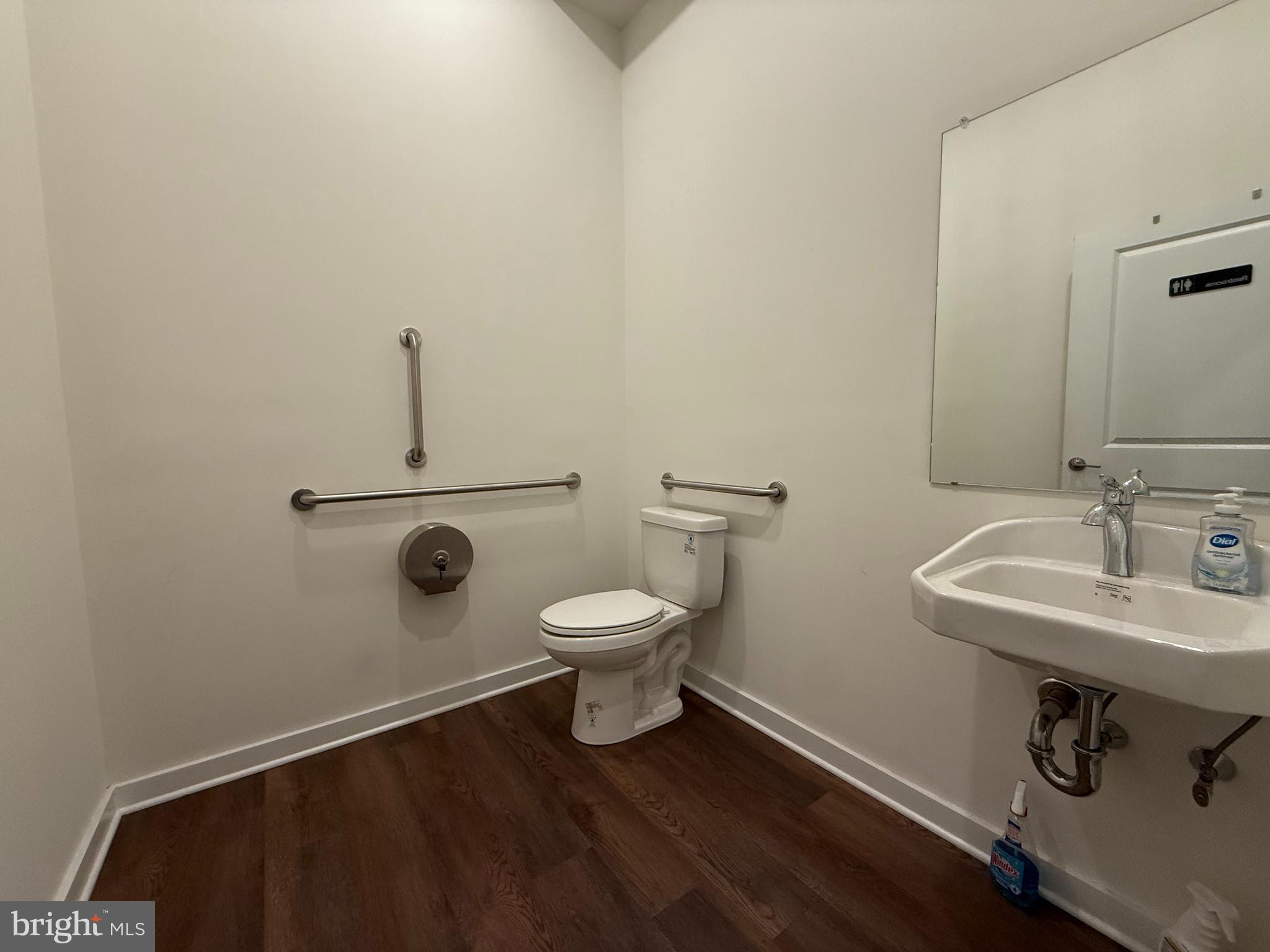 SOUTH KENSINGTON - Commercial Lease