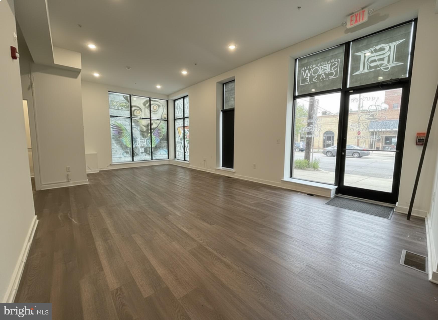 SOUTH KENSINGTON - Commercial Lease