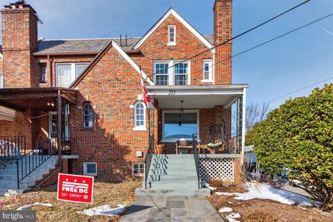 Photo of 211 Ingraham Street NW, WASHINGTON, DC 20011 (MLS # DCDC2244302)