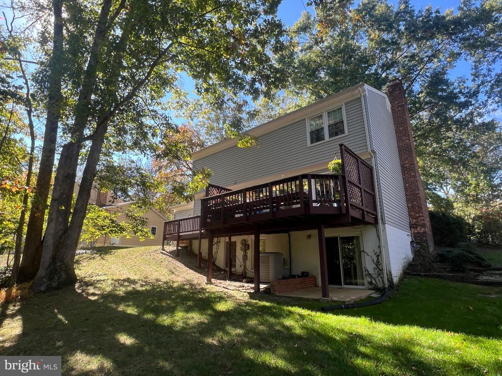 Photo of 11977 William And Mary Circle, WOODBRIDGE, VA 22192 (MLS # VAPW2105094)