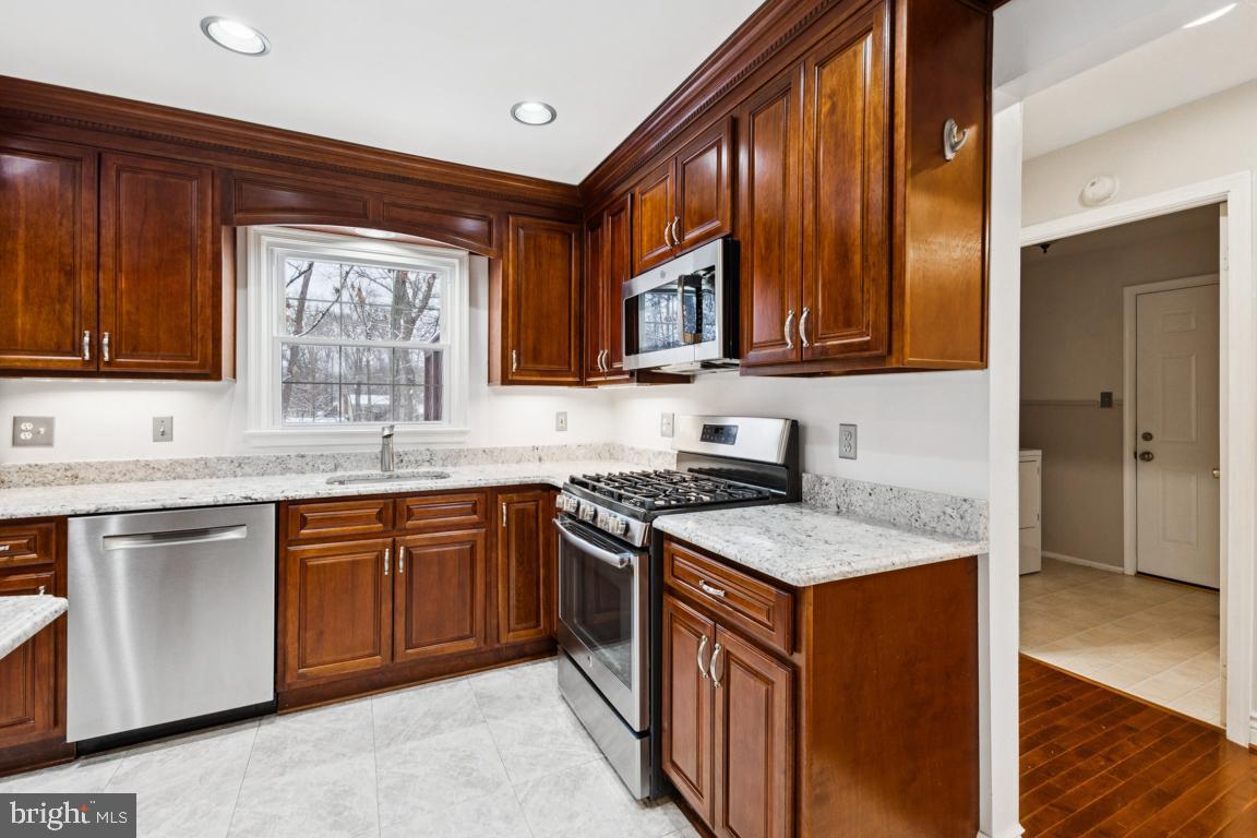 LAKE RIDGE - Residential