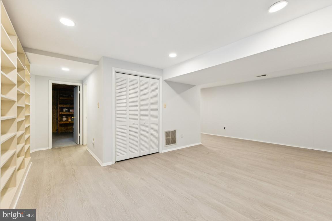 LAKE RIDGE - Residential