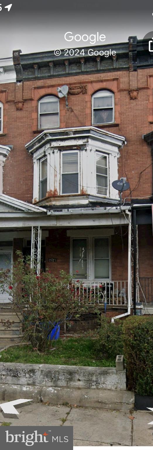 This 6 bedroom 2- bathroom house with a full basement and two kitchens is a special find for investors. The property requires a complete rehab, making it an ideal project for those looking to maximize their return on investment. Located in a rapidly developing area, this home offers significant potential with strong comps supporting future values. Perfect for investors looking to renovate and flip or hold for long term application. Don't miss out on this fantastic opportunity to invest in a prime location with great growth potential. SOLD AS IS, WHERE IS