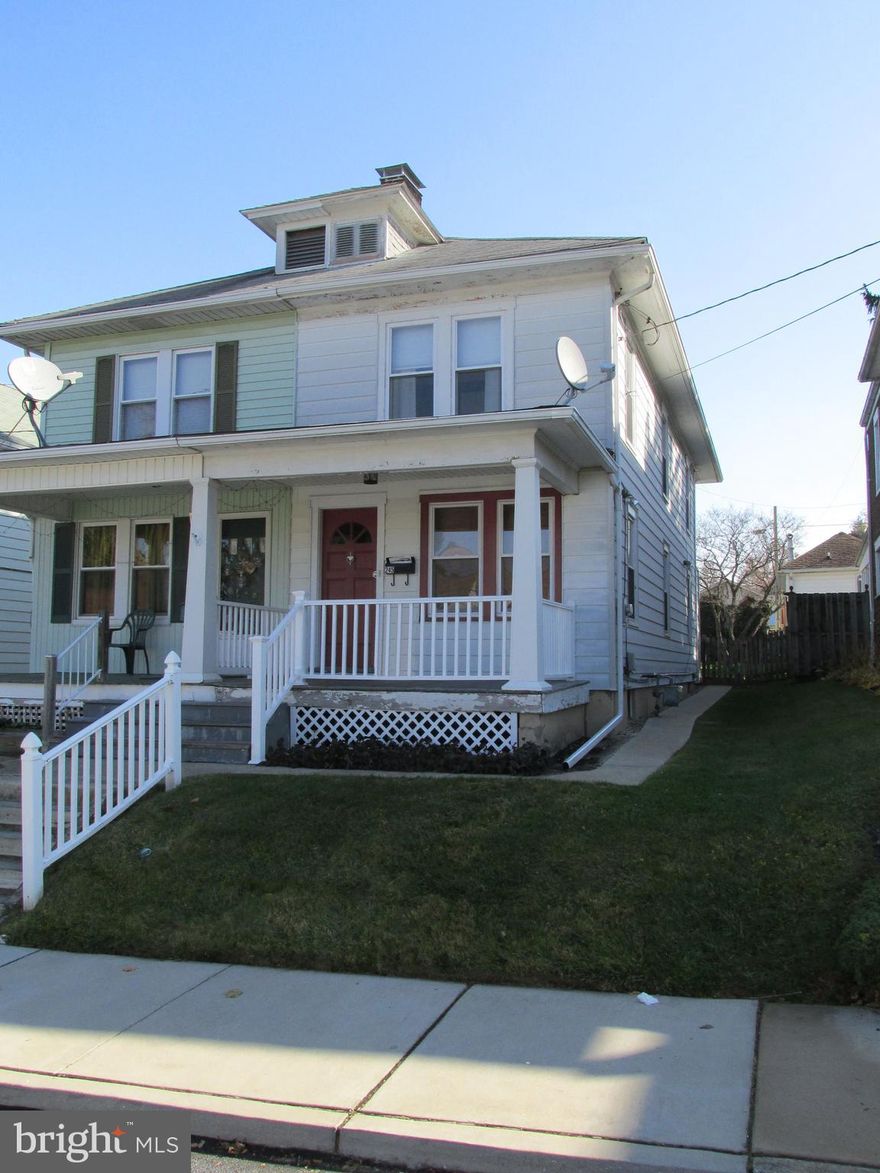 Three bedroom, one and a half bathroom house.
Note: Applicant must fill out an application and be approved PRIOR to viewing the property. The online application can be found on our website. You can apply for this property under the property description.