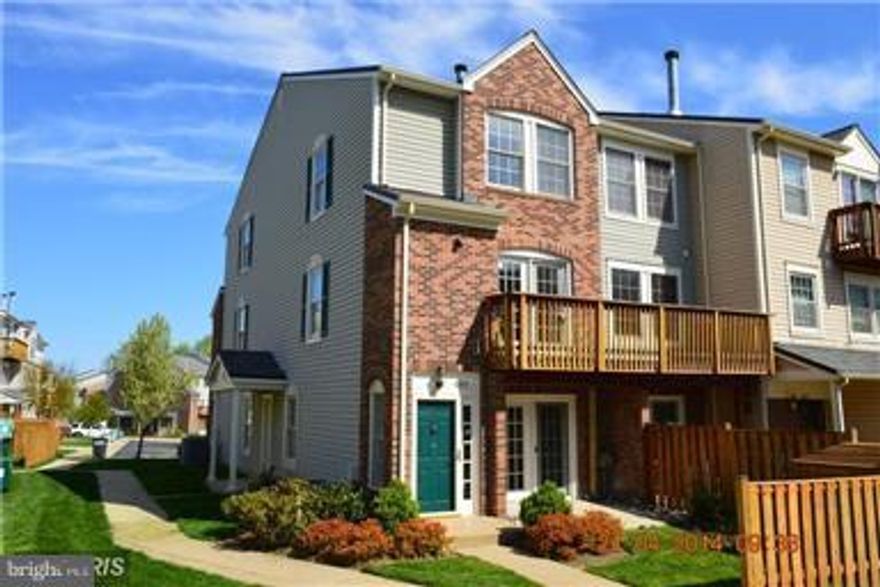 LARGE Luxury townhome in a secured neighbored.Located in the popular Westridge Community.Fabulous shiny hardwood floors on main levels & stairs.Makes it really feel like home not a rental!! Two master suites with full bathrooms.Fresh new carpet in the bedrooms.3rd bedroom w/ fireplace & walk out patio, can be used as a flex/alt room.Washer/Dryer, Large OVERSIZED balcony main level.Move in ready!!!