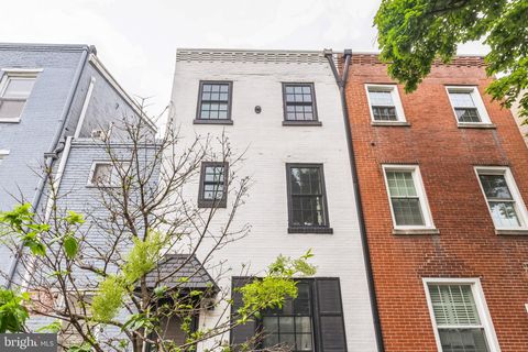 Townhouse For Rent - 420 S 24th Street<br/> PHILADELPHIA, PA 19146