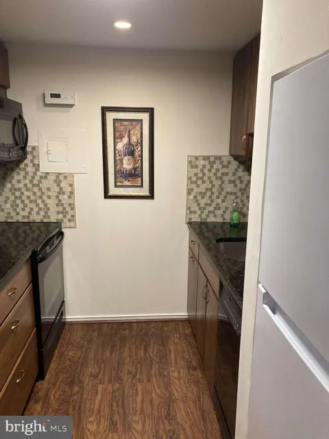 33 W Chester Park Unit D2, Ridley Park, PA MLS: PADE2087492