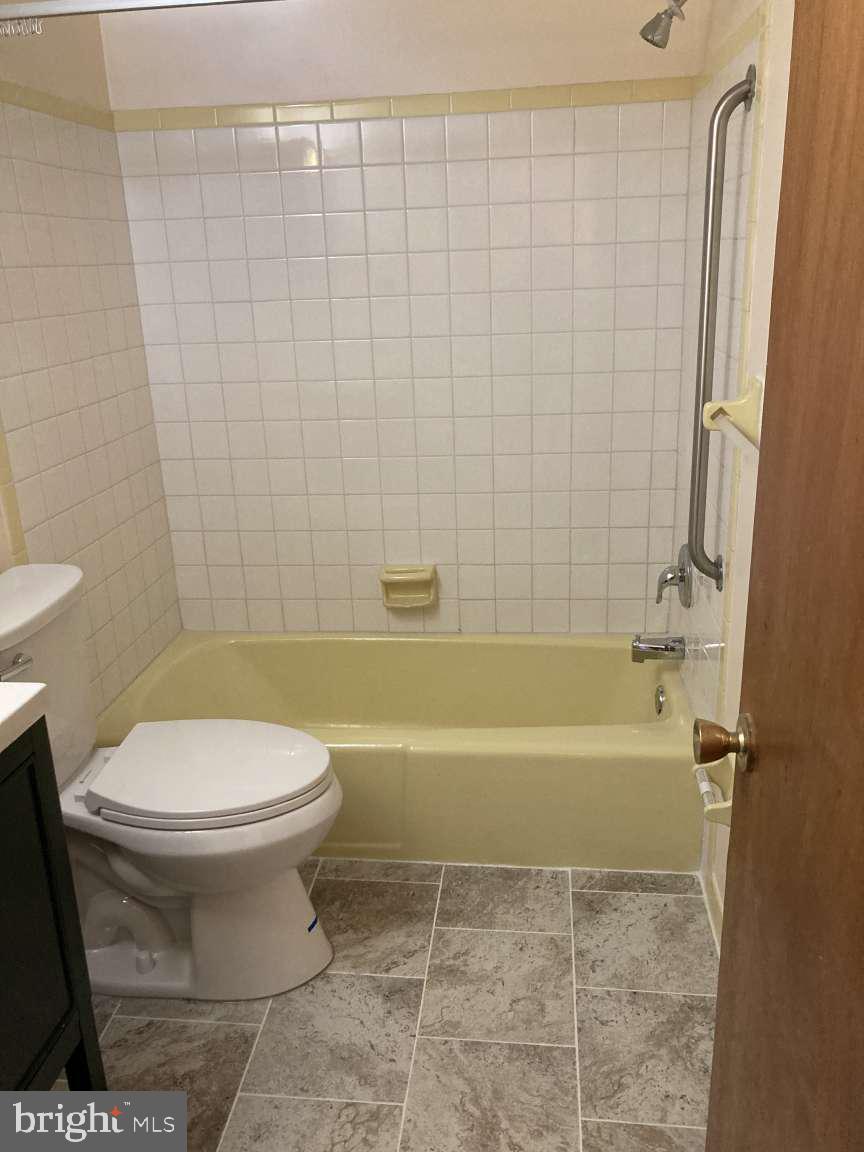 33 W CHESTER PARK D2