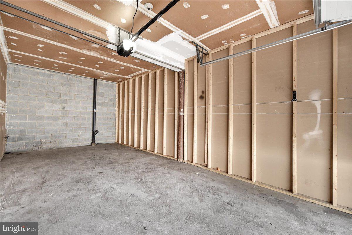 WOODSIDE SQUARE - Residential