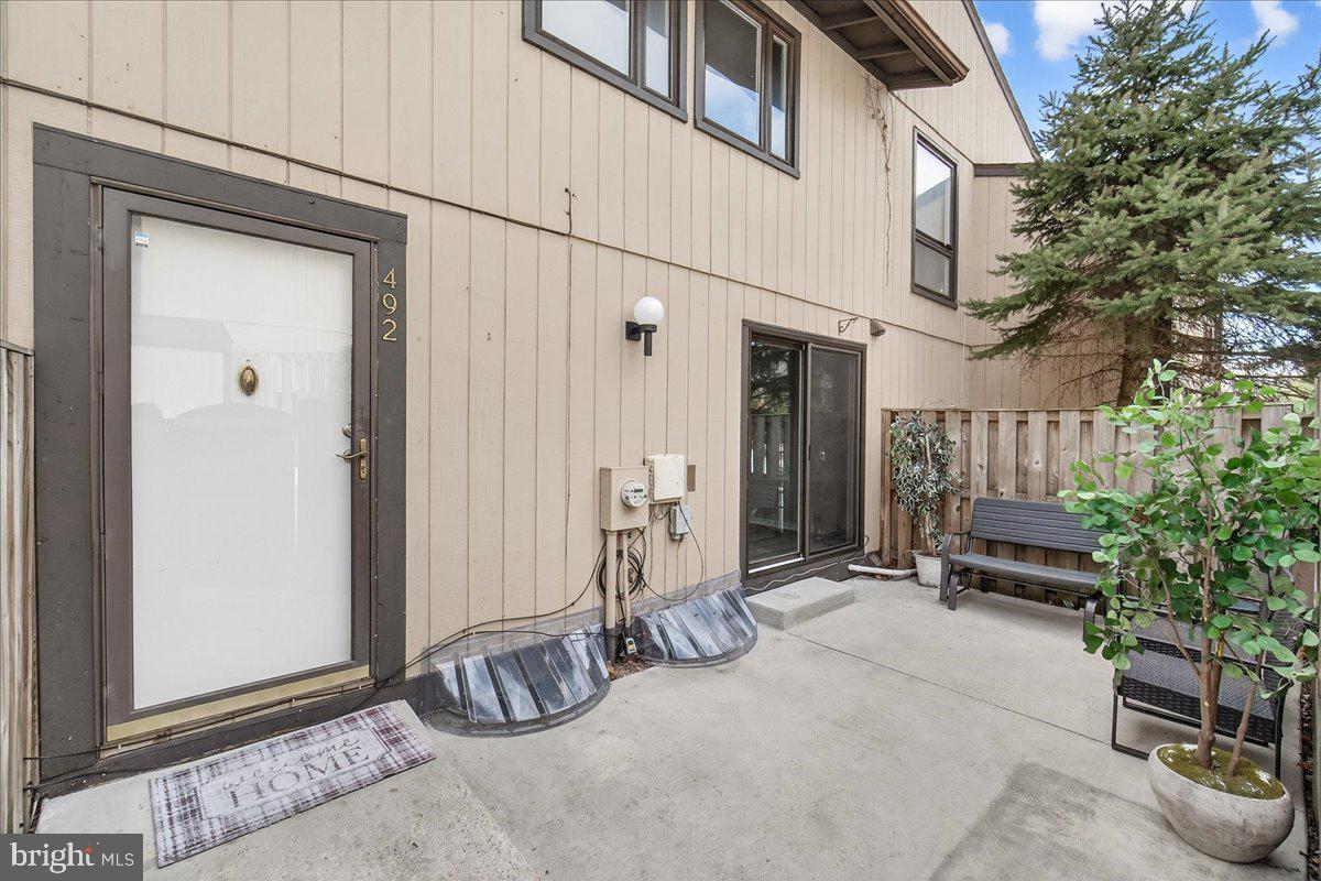 WOODSIDE SQUARE - Residential