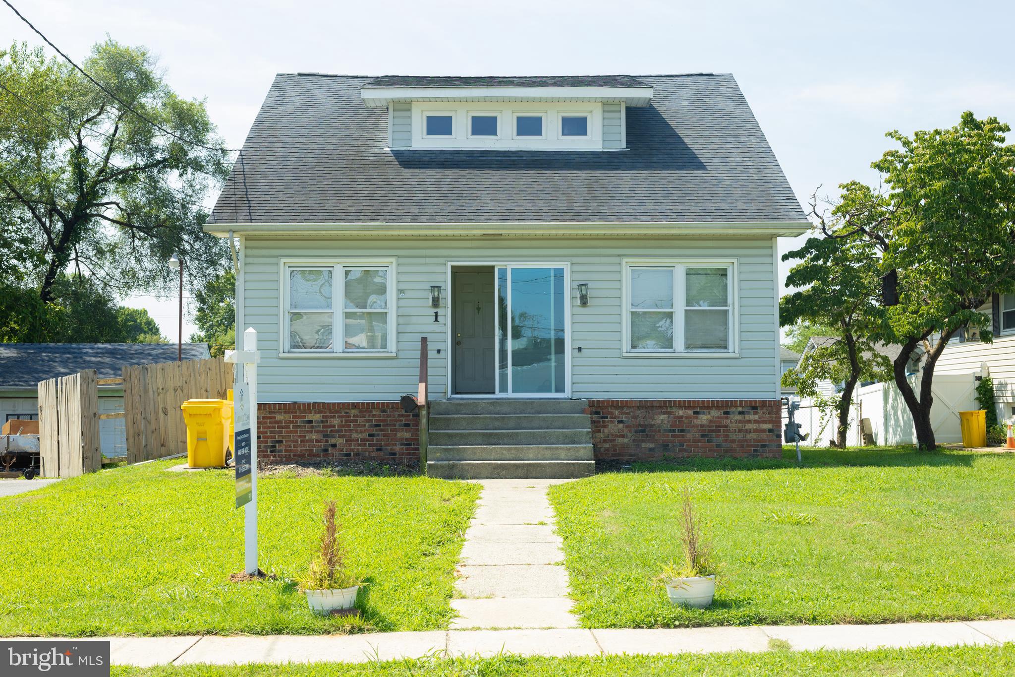 Don't miss out on this 5 bedrooms/3 full baths detached home! 2 car garage with electric and fully fenced back yard! Roof 6 years young (architectural shingles), newer double pane windows, bonus Florida room on the front of the house leading to the front door then into the formal dining and living rooms. Basement has an in-law suite with its own kitchen, living area, bedroom and bath.
Although the interior may need updating the possibilities are endless!