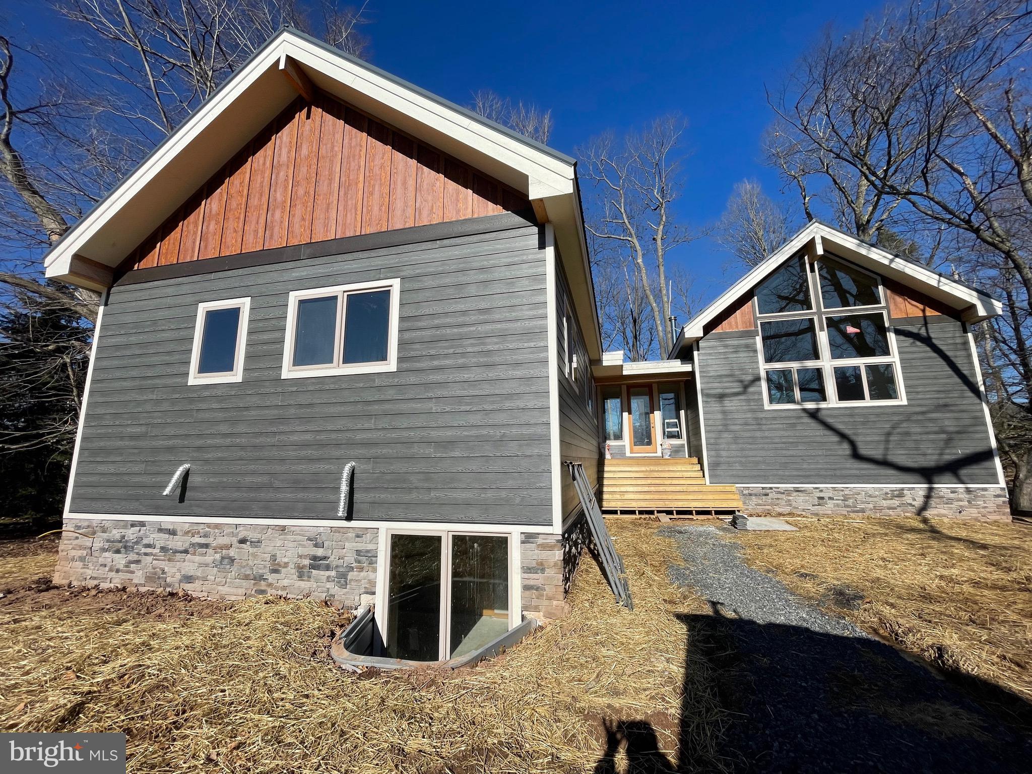 WATERFRONT GREENS - Residential