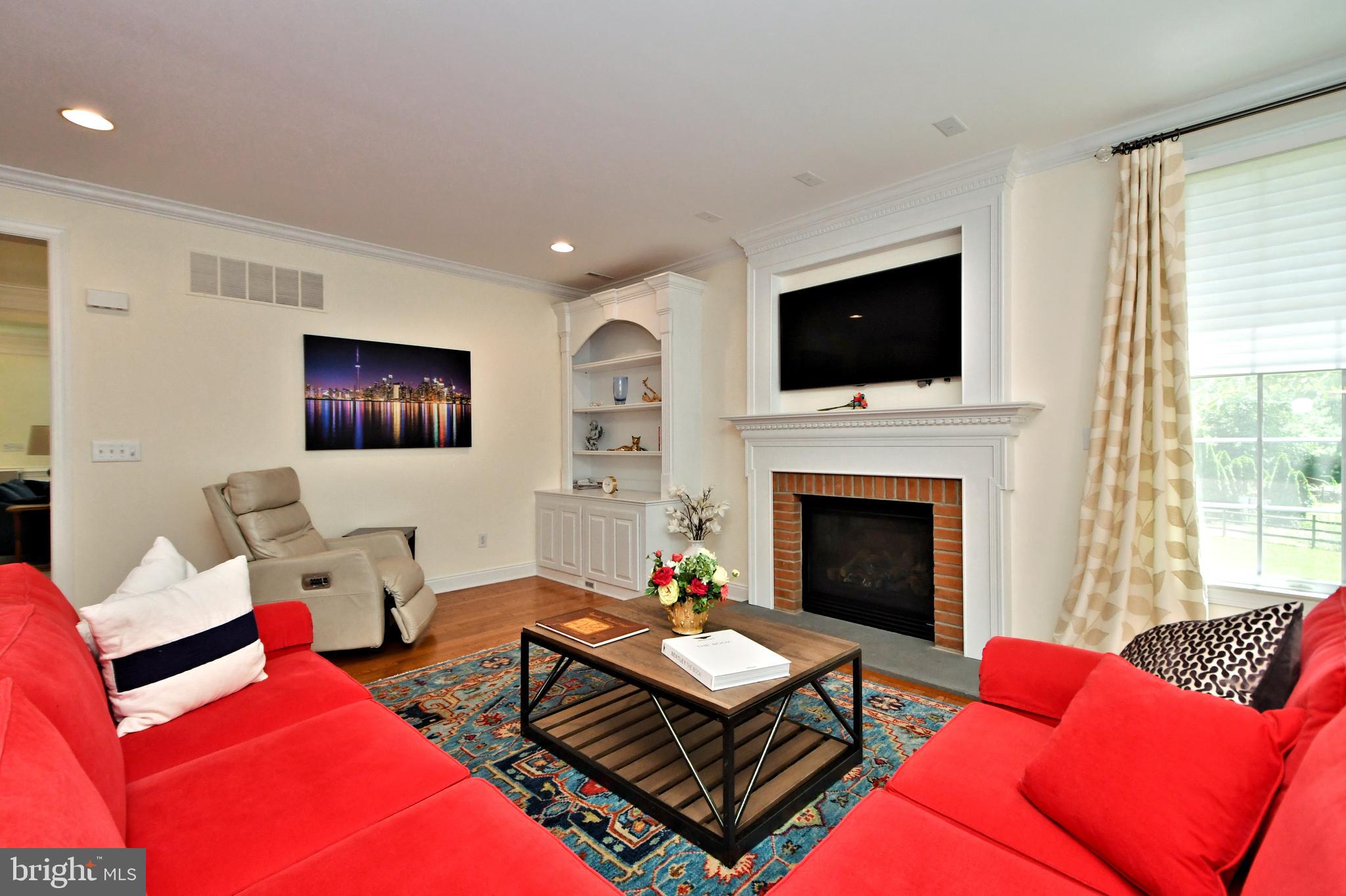 NEWTOWN WALK - Residential