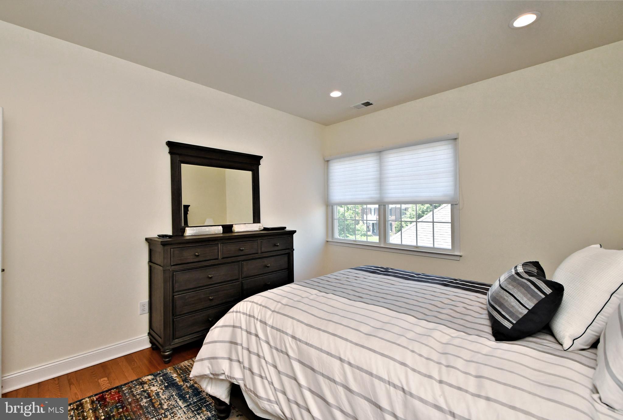 NEWTOWN WALK - Residential