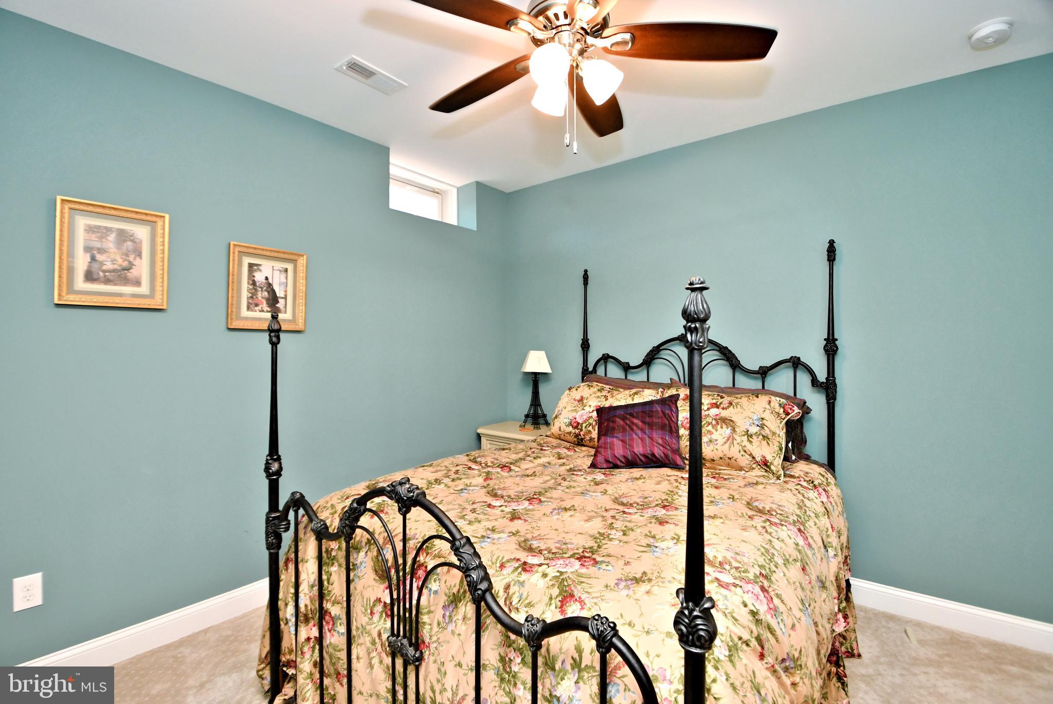 NEWTOWN WALK - Residential