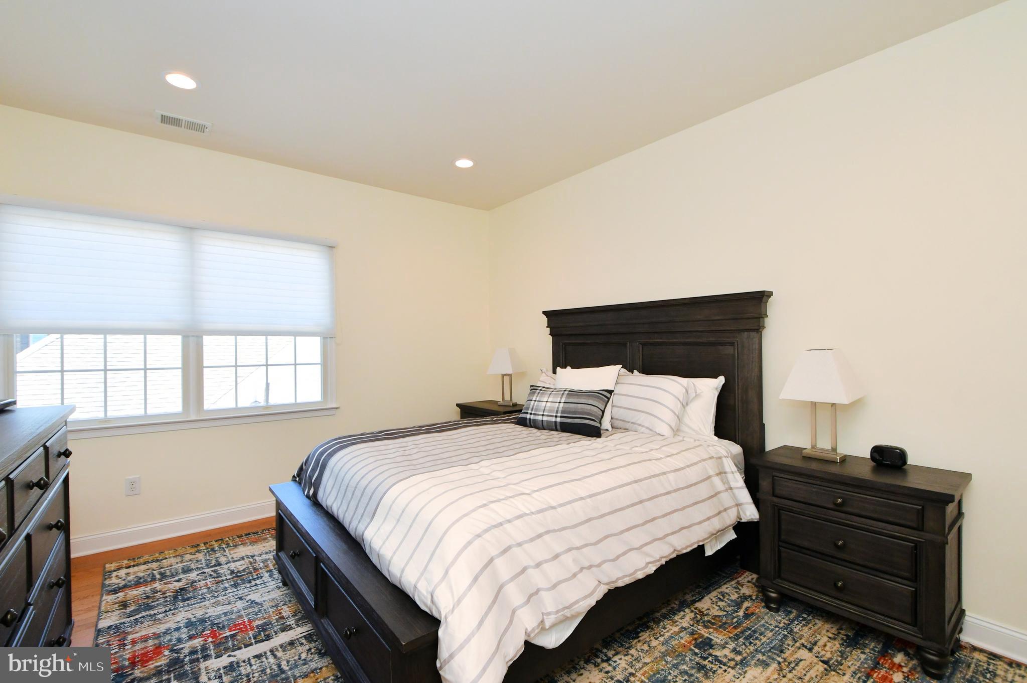 NEWTOWN WALK - Residential