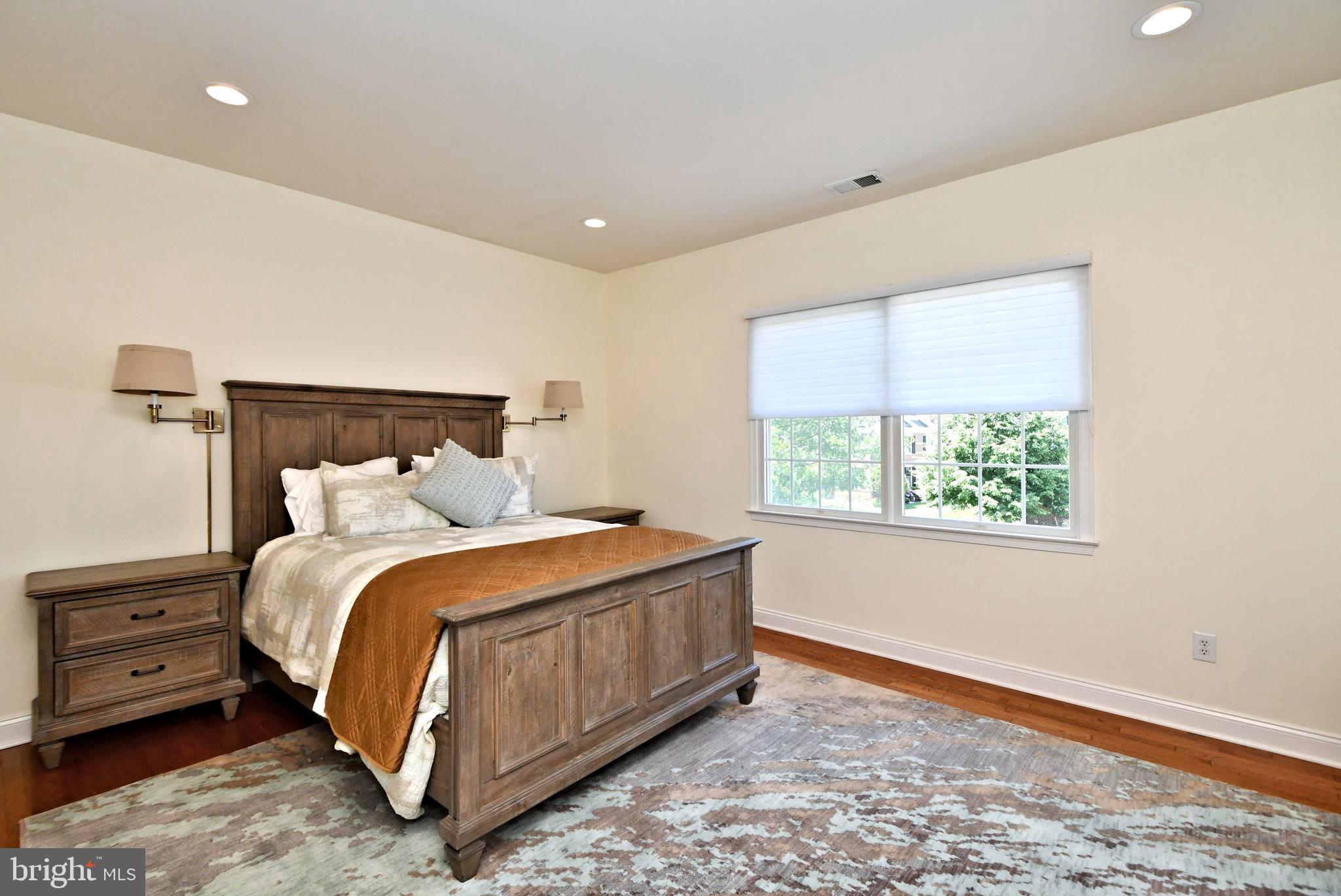 NEWTOWN WALK - Residential