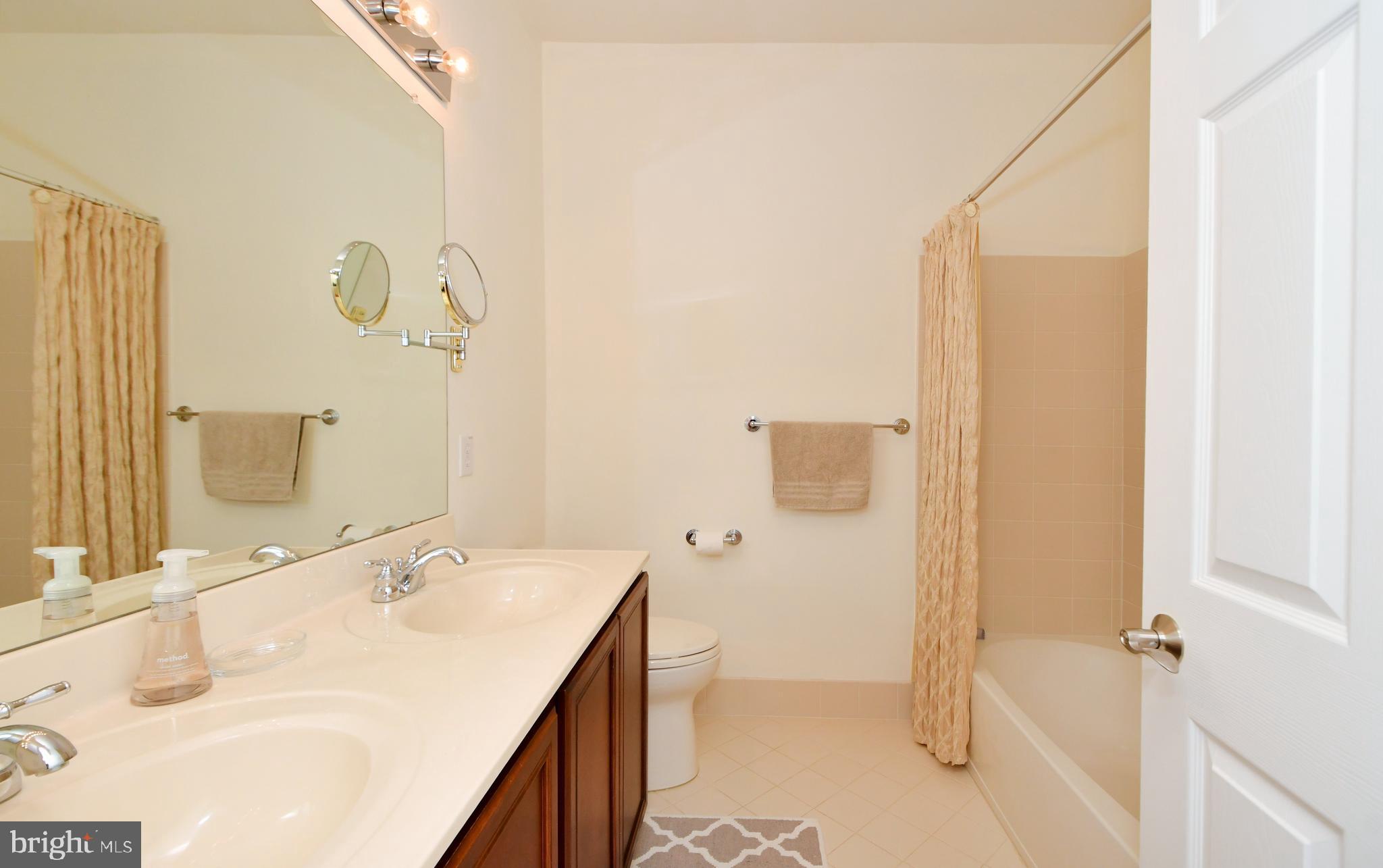 NEWTOWN WALK - Residential