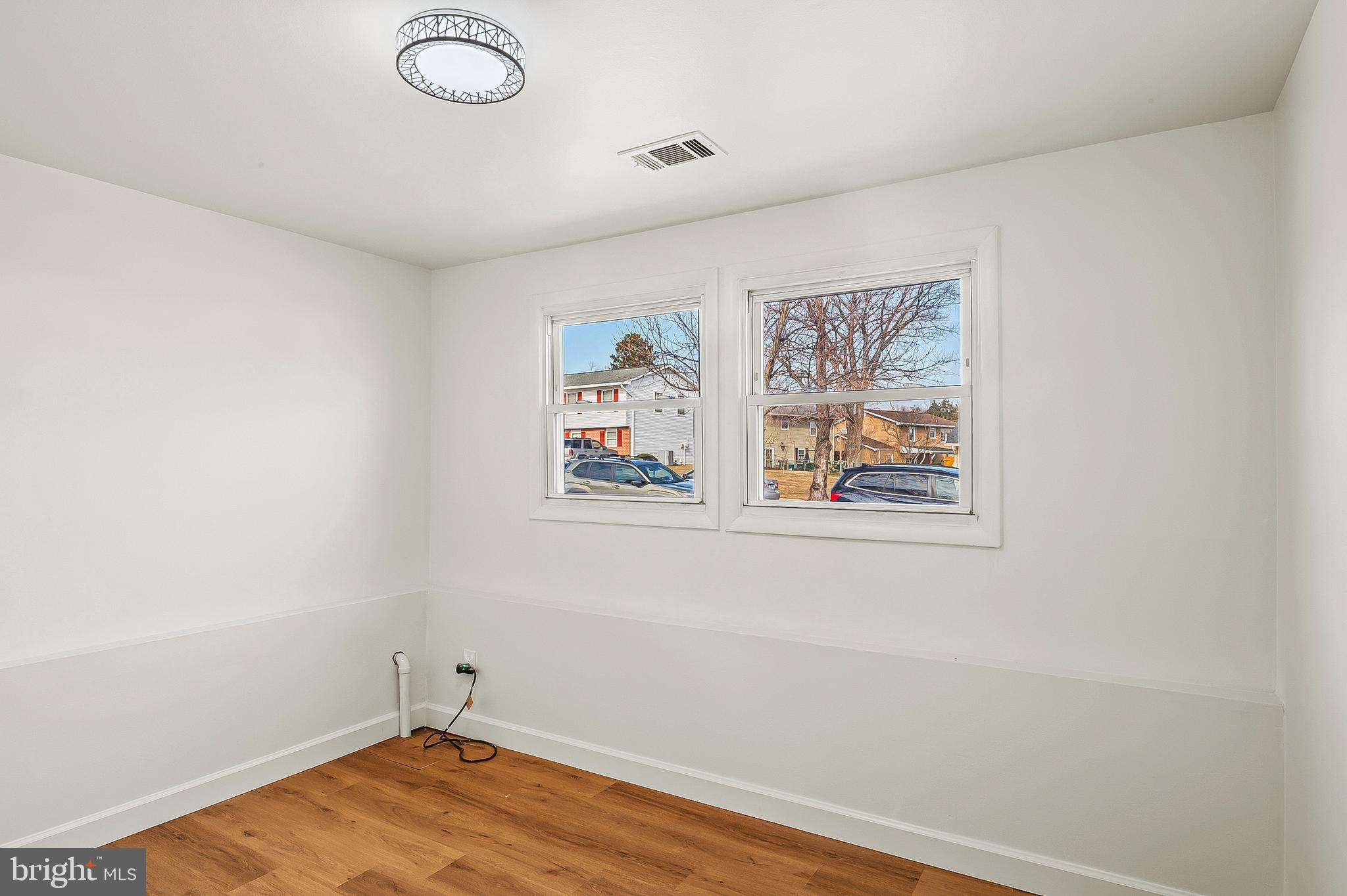 FOUR SEASONS - Residential