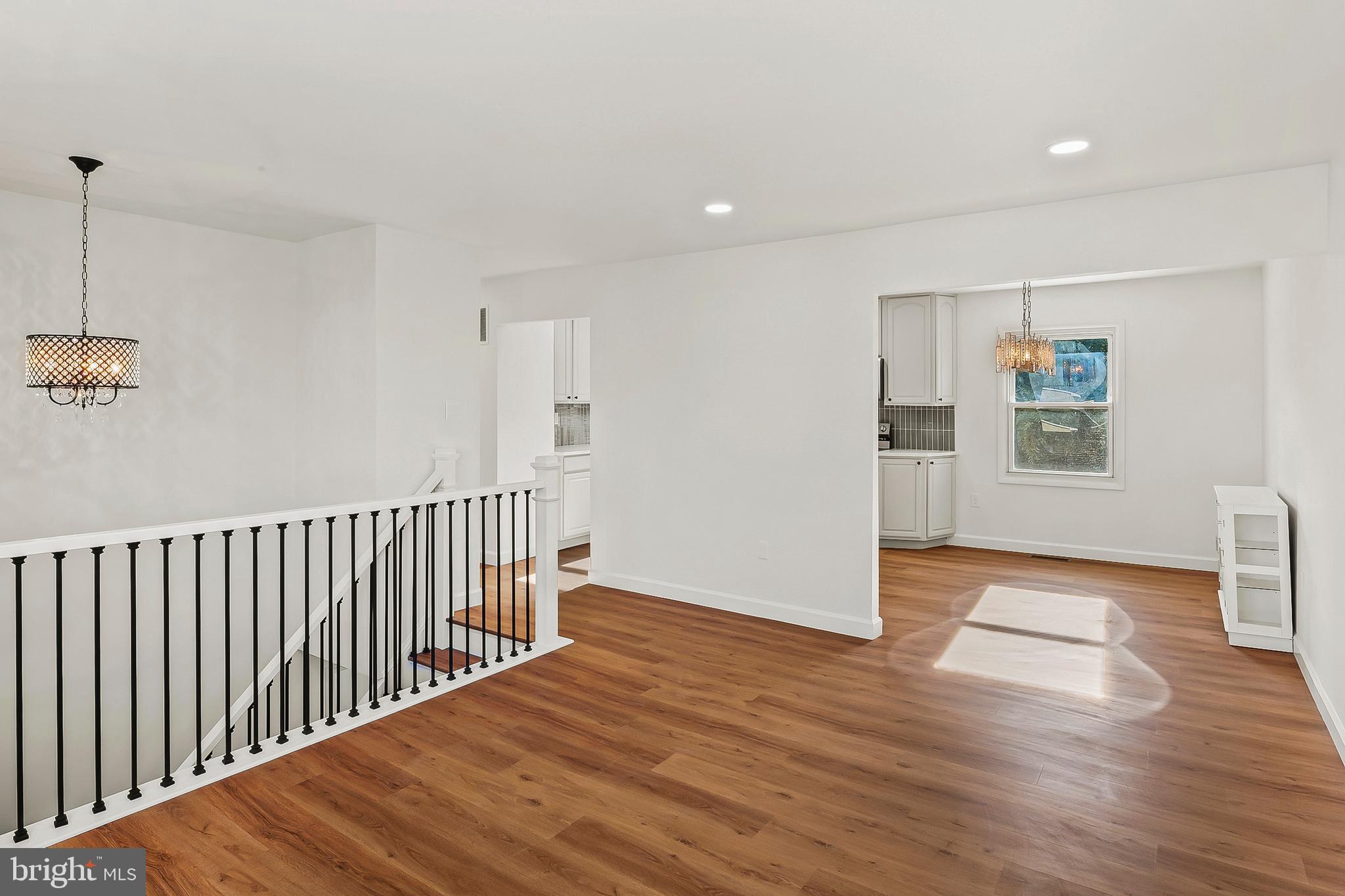 FOUR SEASONS - Residential