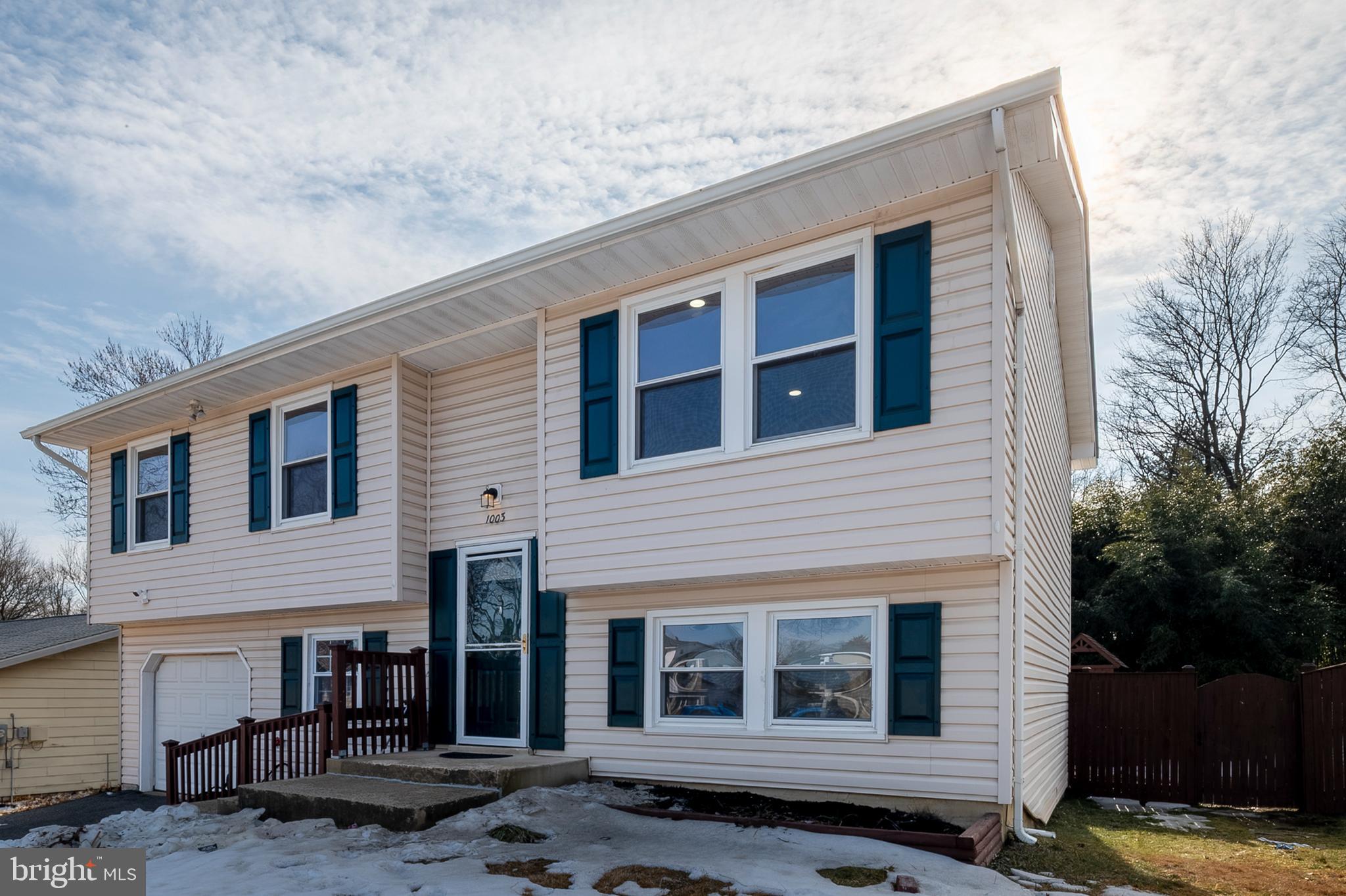 FOUR SEASONS - Residential