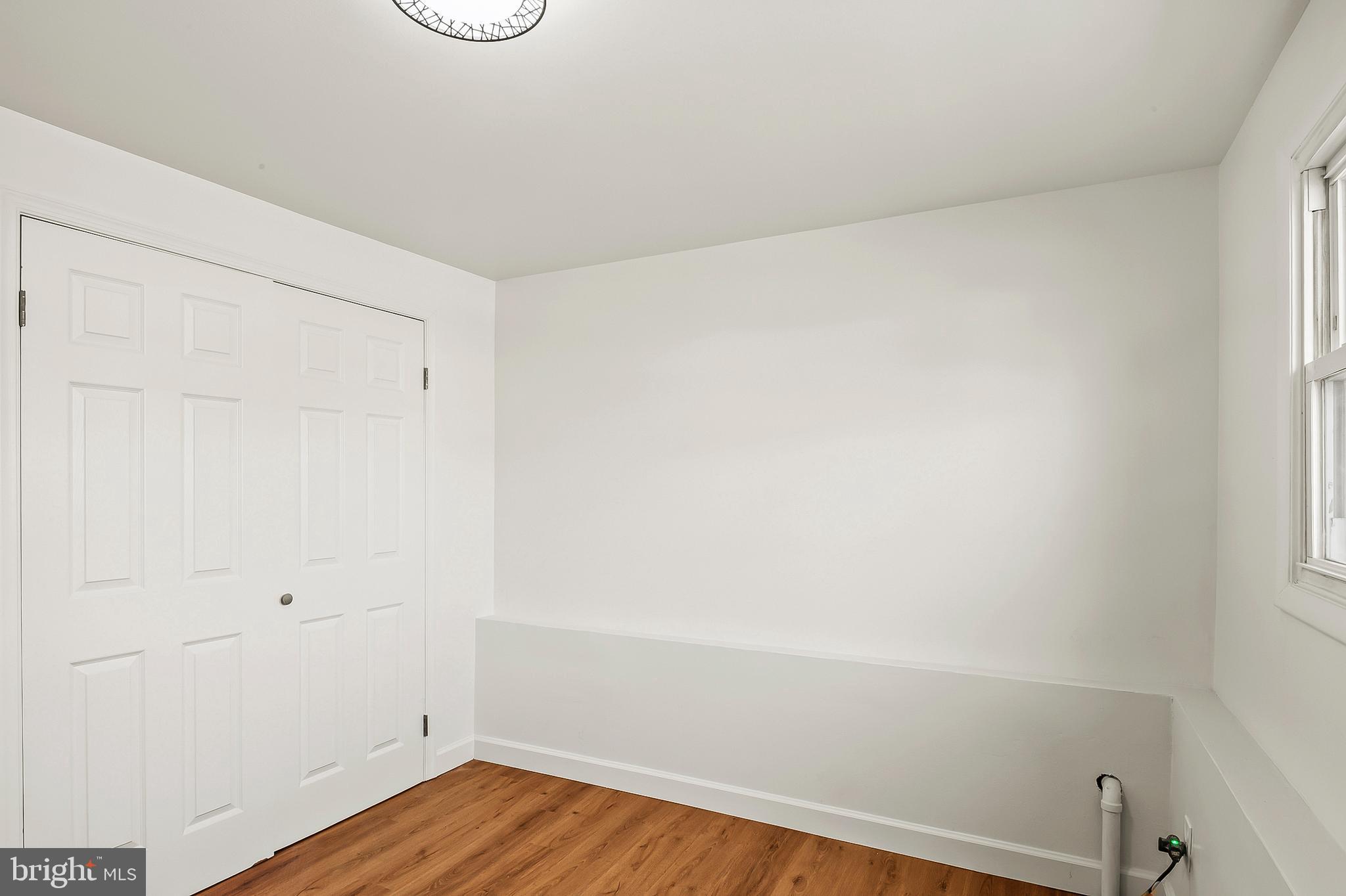 FOUR SEASONS - Residential