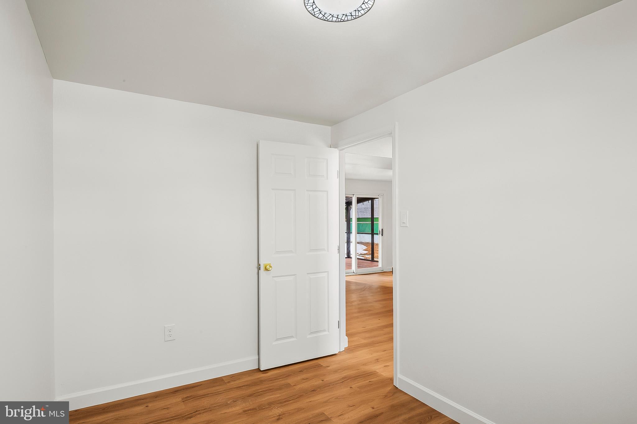 FOUR SEASONS - Residential