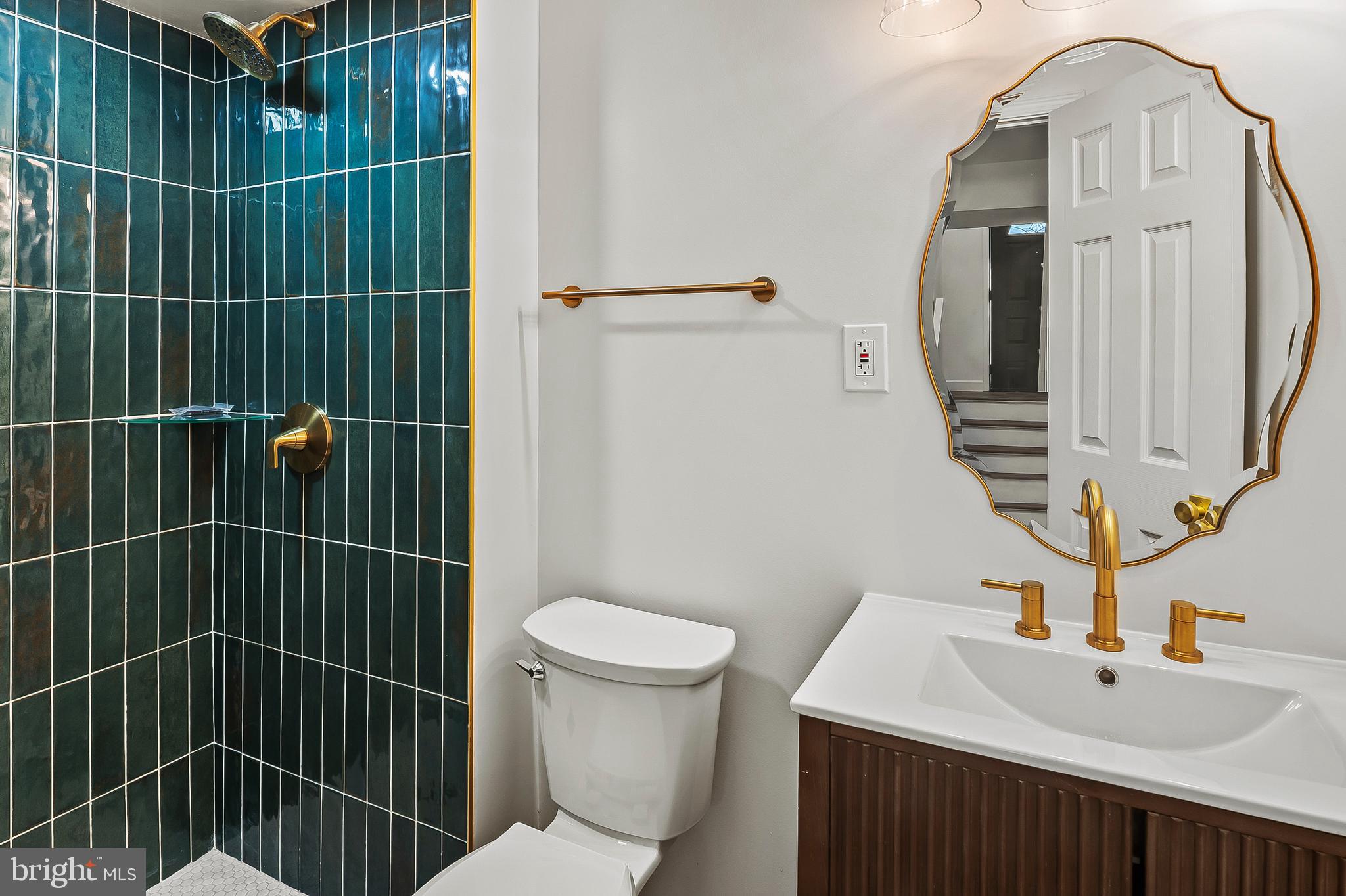 FOUR SEASONS - Residential