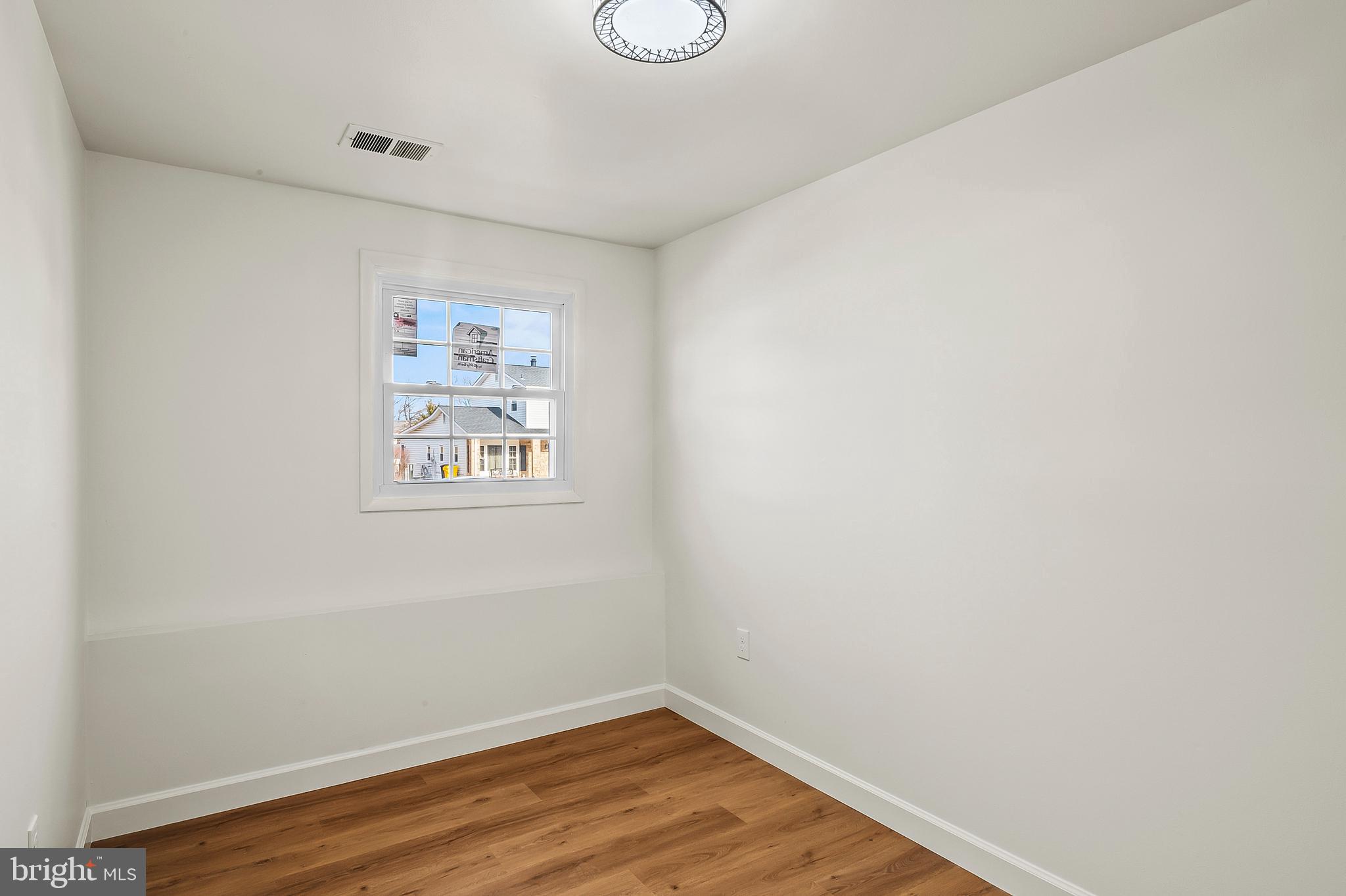 FOUR SEASONS - Residential