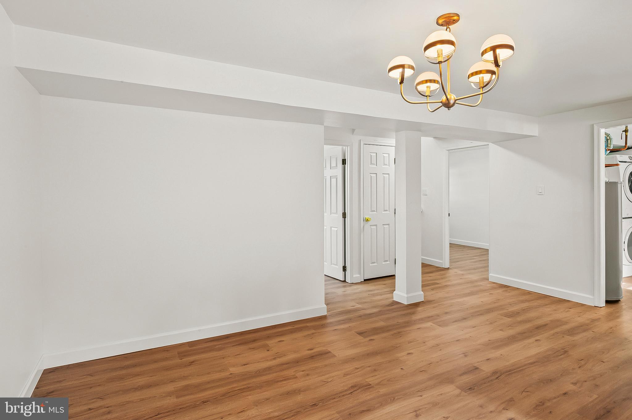 FOUR SEASONS - Residential