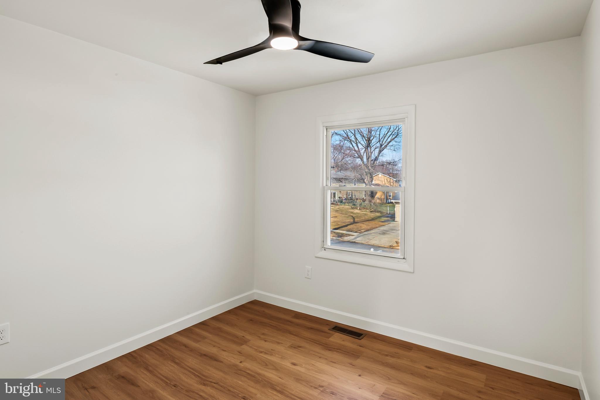 FOUR SEASONS - Residential