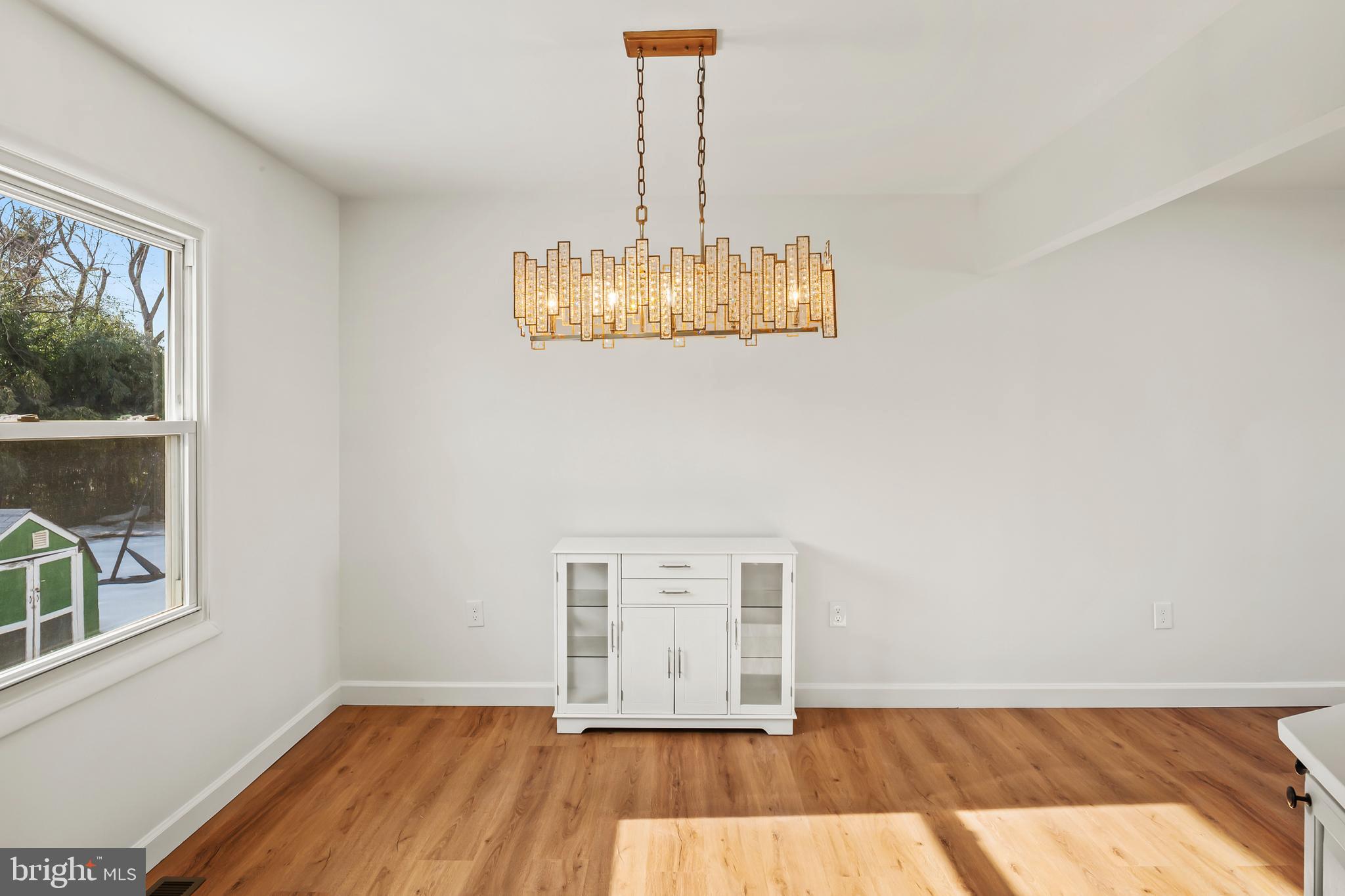 FOUR SEASONS - Residential