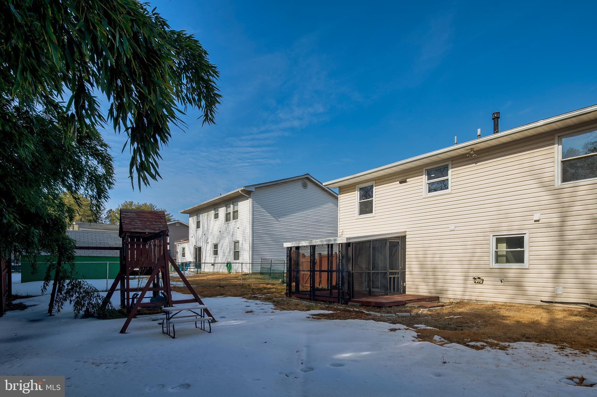 FOUR SEASONS - Residential