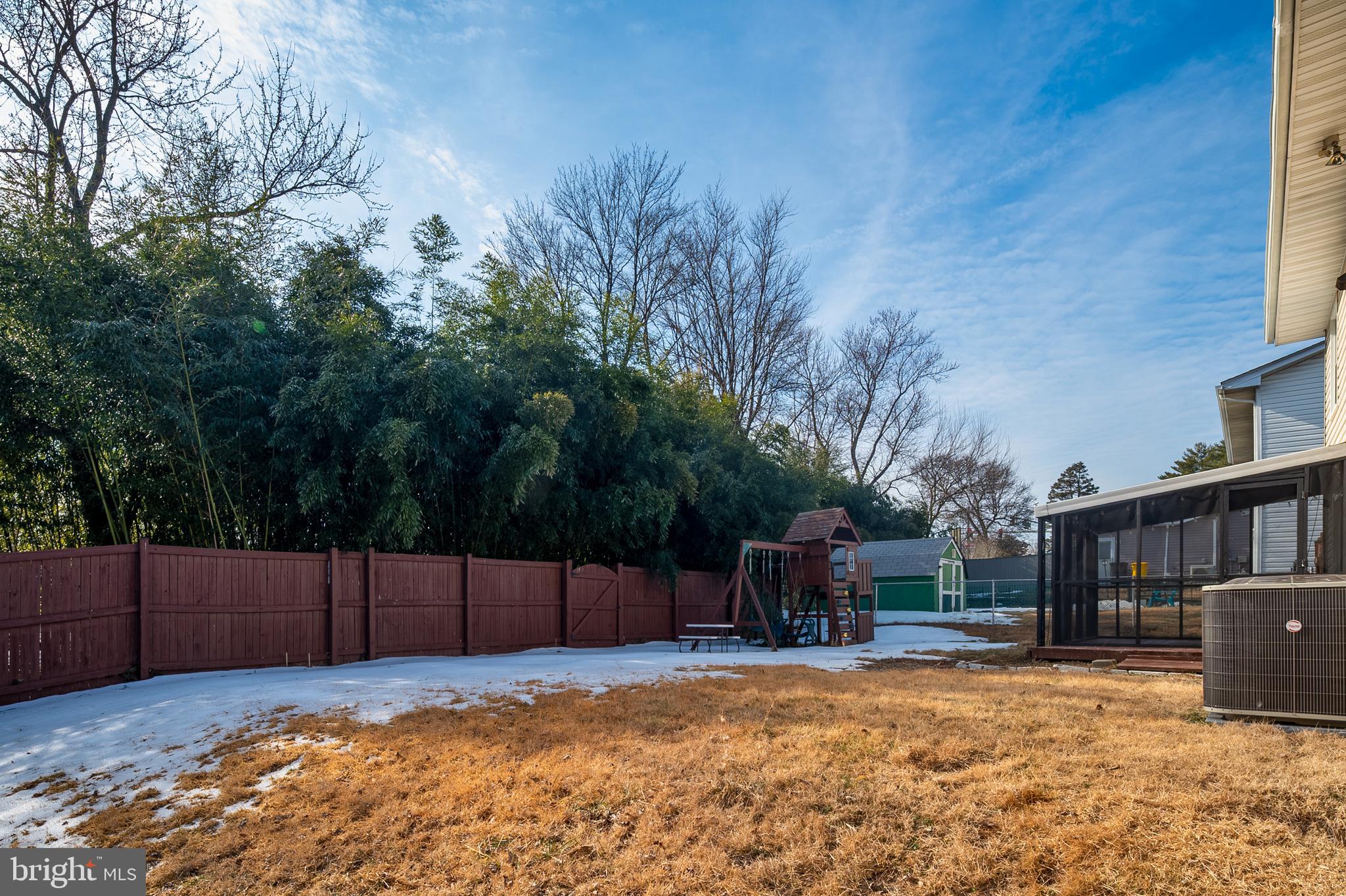 FOUR SEASONS - Residential