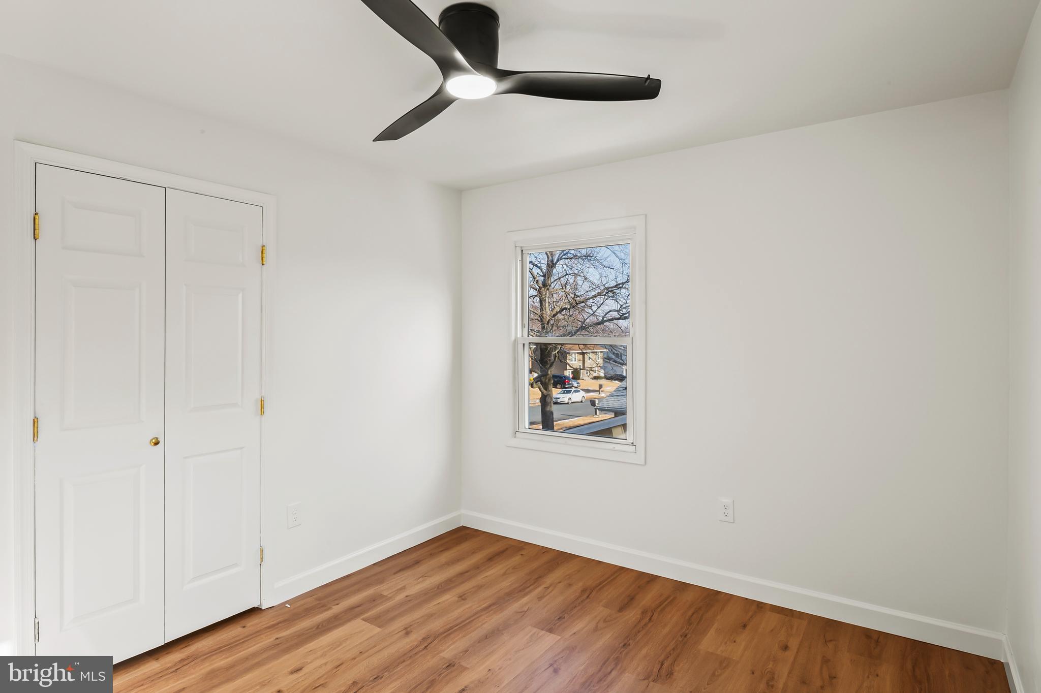 FOUR SEASONS - Residential