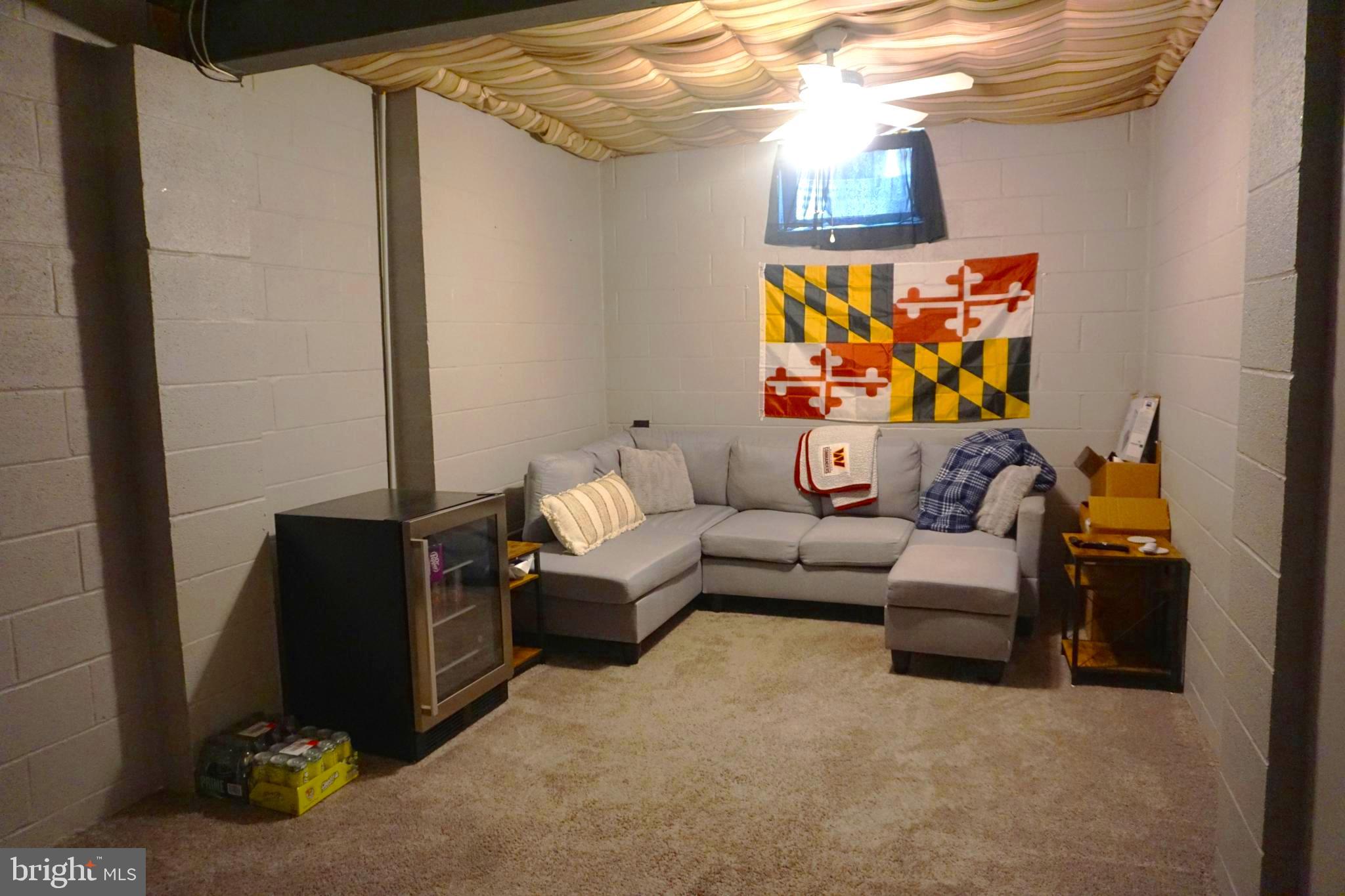 COLONIAL HILLS - Residential