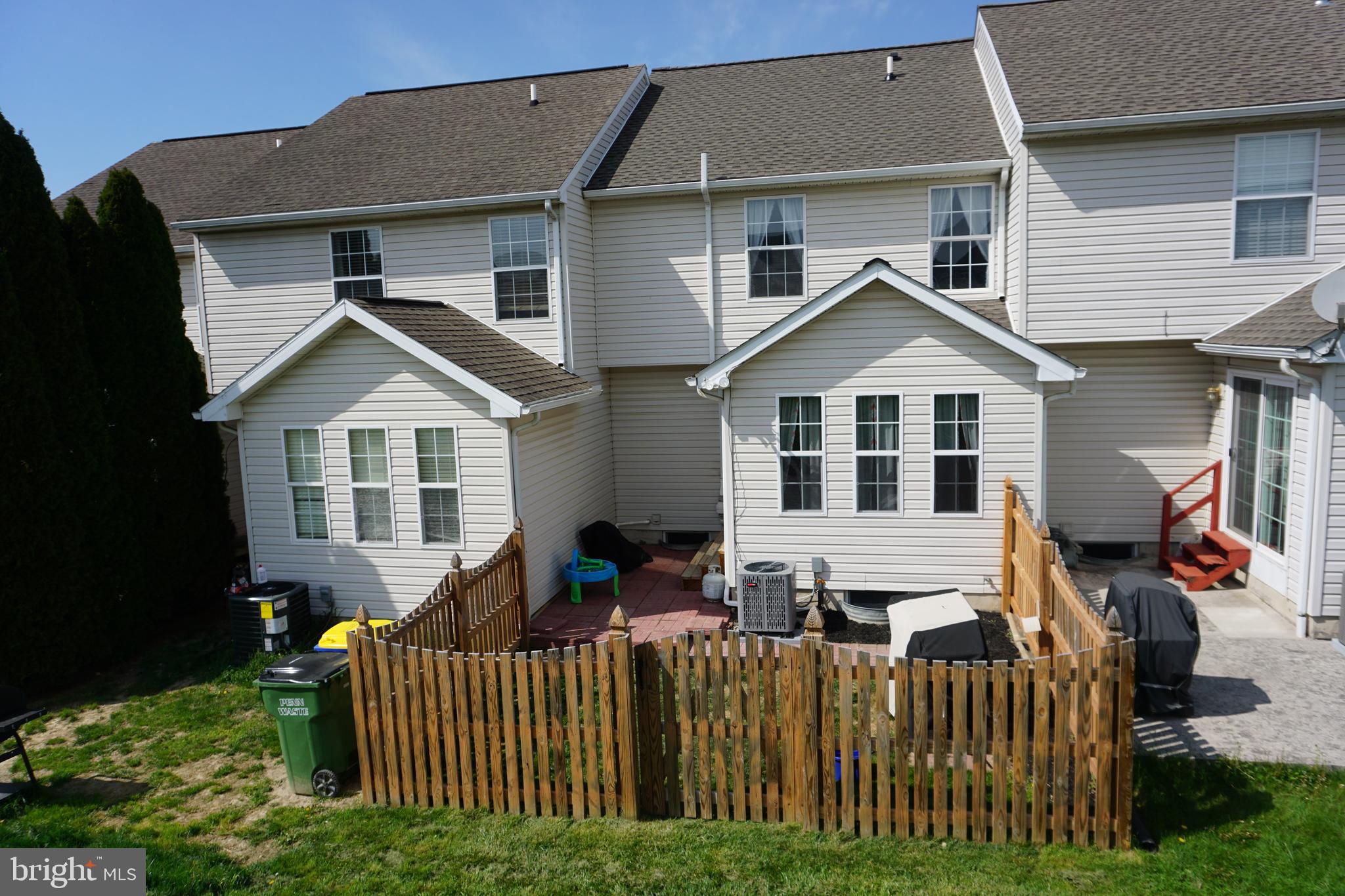 COLONIAL HILLS - Residential