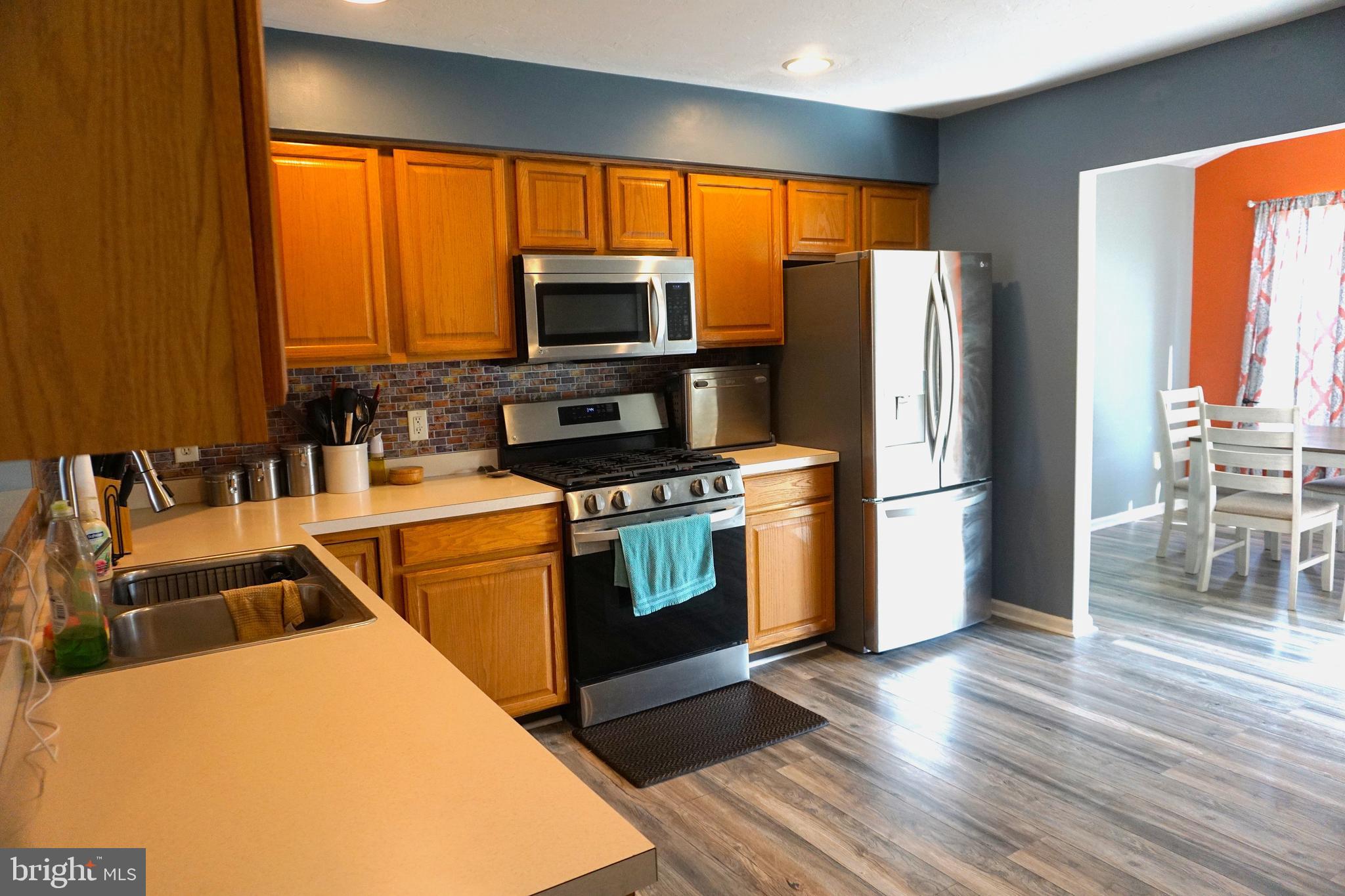 COLONIAL HILLS - Residential