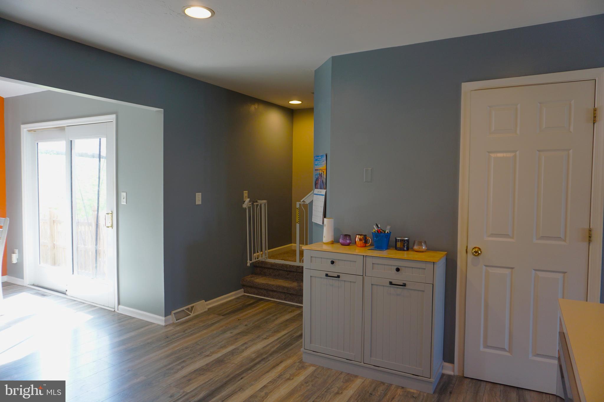 COLONIAL HILLS - Residential