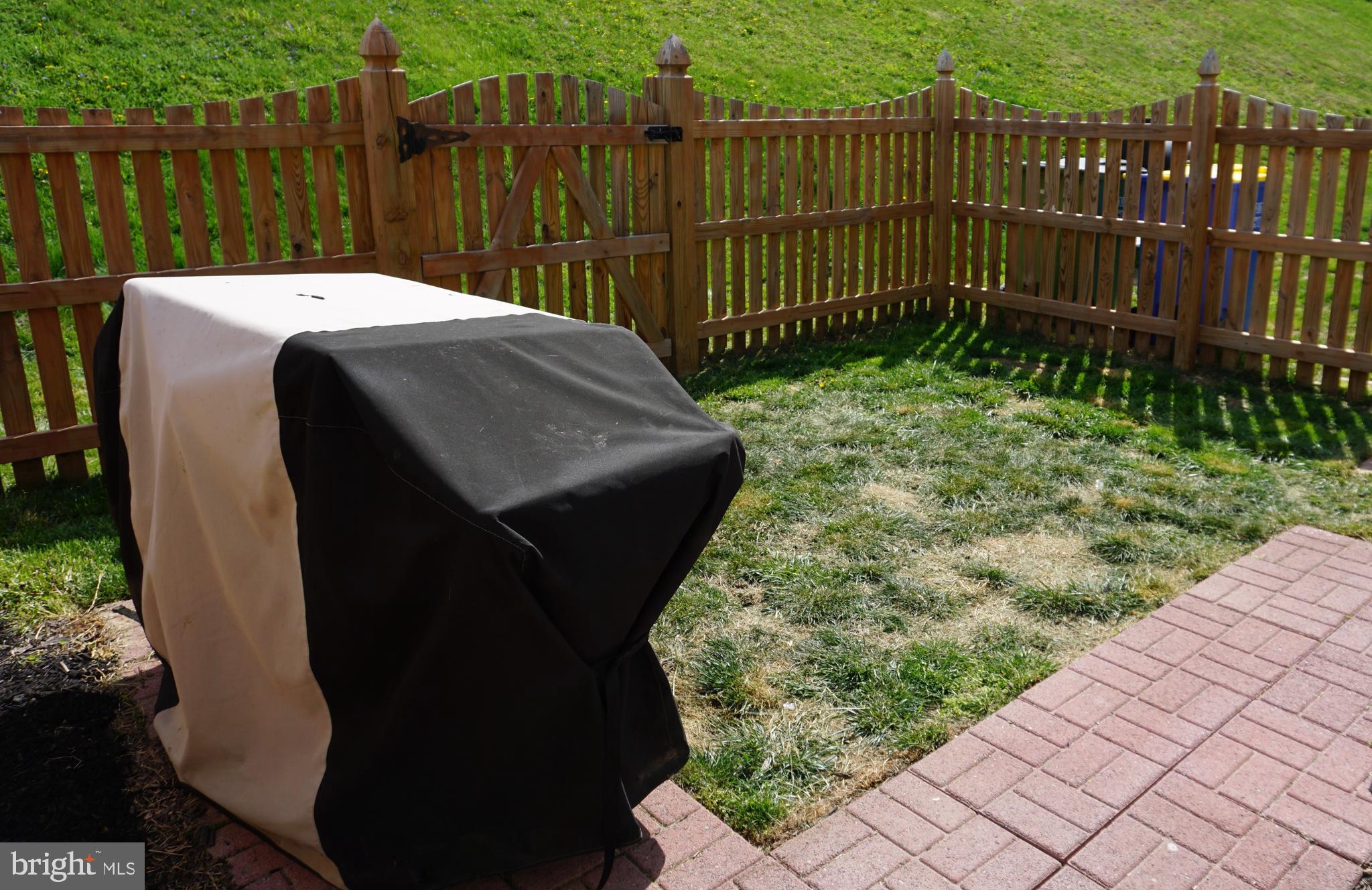 COLONIAL HILLS - Residential