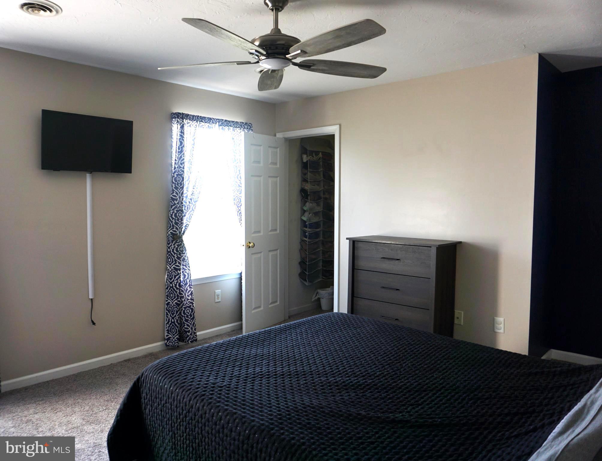 COLONIAL HILLS - Residential