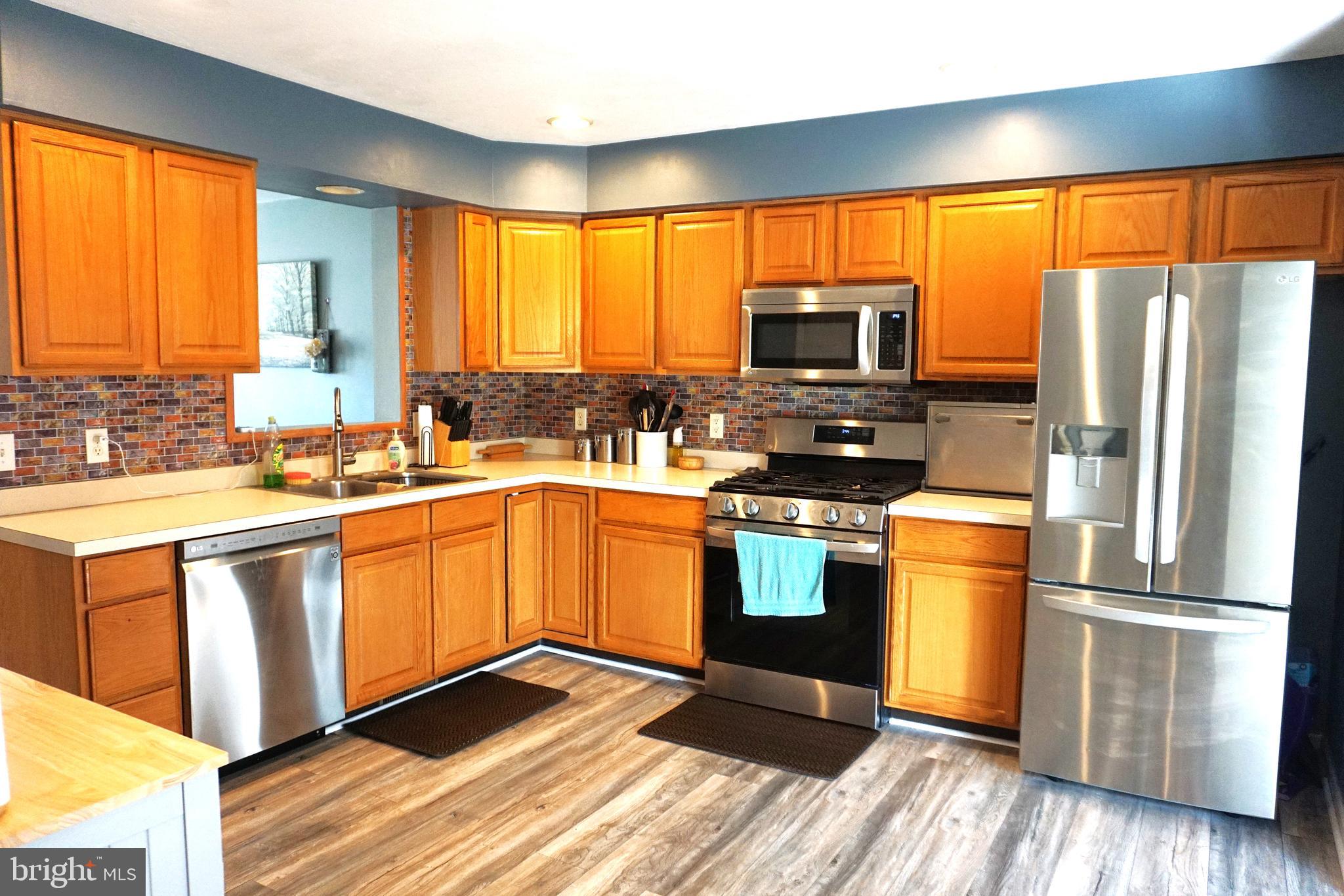 COLONIAL HILLS - Residential