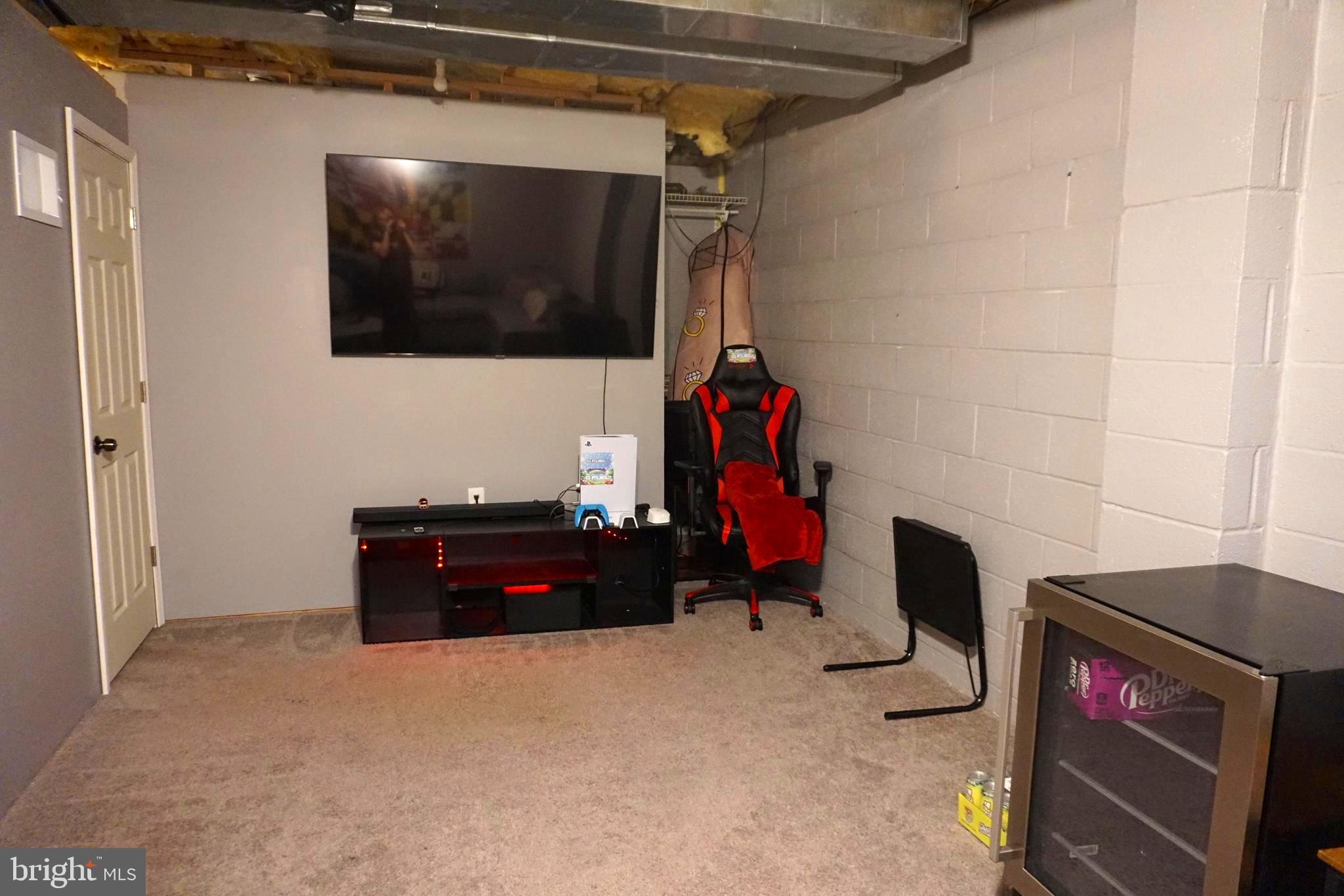 COLONIAL HILLS - Residential